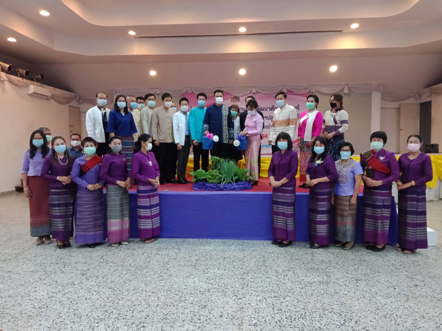 พช.น่าน จัดกิจกรรมรวมพลังสตรีจังหวัดน่าน เนื่องในวันสตรีสากล ประจำปี 2564  พร้อมบูรณาการกิจกรรมสร้างความมั่นคงทางอาหาร ด้วยการปลูกผักสวนครัว”