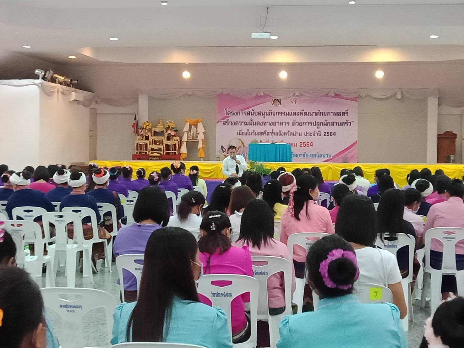 พช.น่าน จัดกิจกรรมรวมพลังสตรีจังหวัดน่าน เนื่องในวันสตรีสากล ประจำปี 2564  พร้อมบูรณาการกิจกรรมสร้างความมั่นคงทางอาหาร ด้วยการปลูกผักสวนครัว”