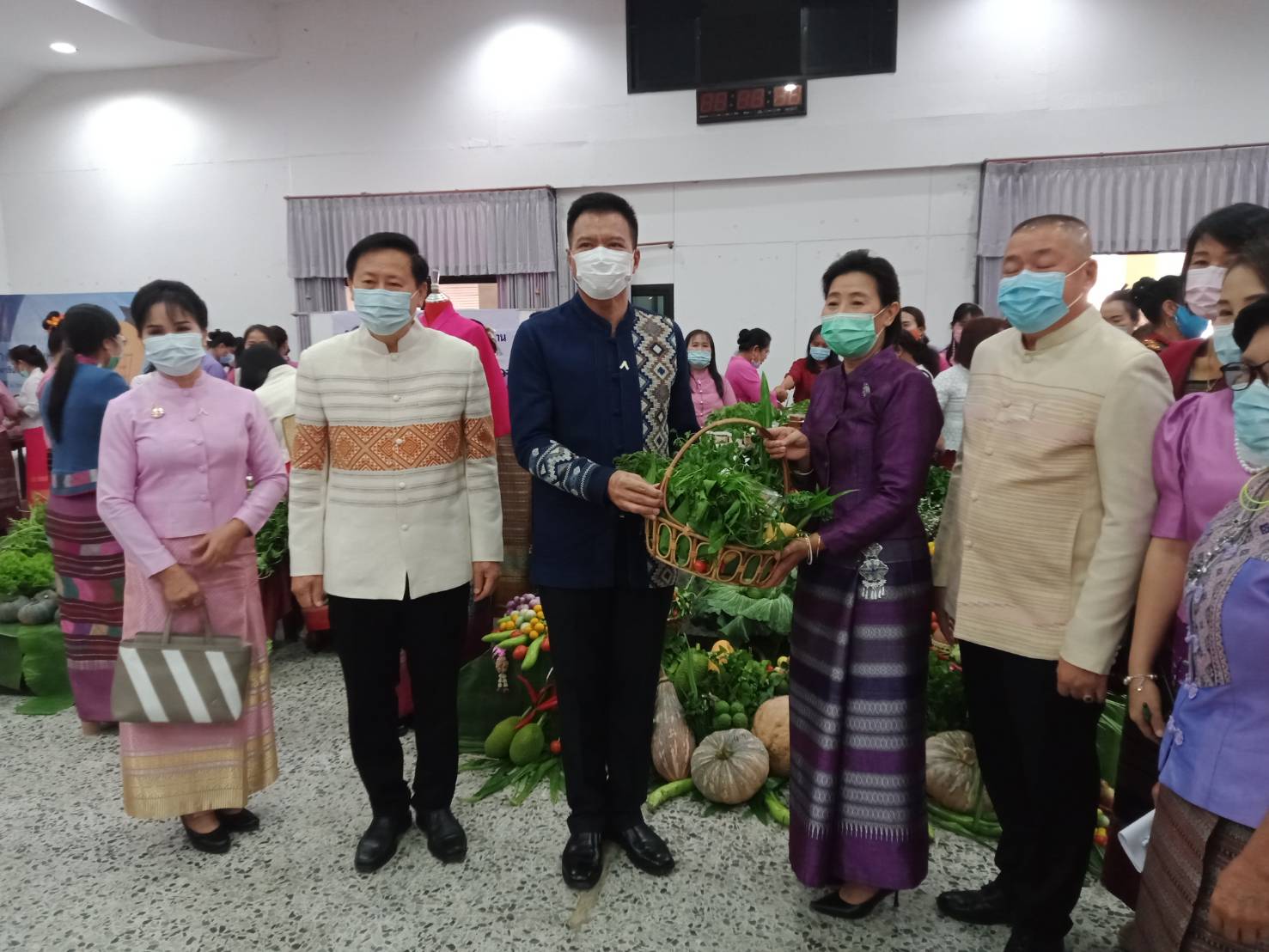 พช.น่าน จัดกิจกรรมรวมพลังสตรีจังหวัดน่าน เนื่องในวันสตรีสากล ประจำปี 2564  พร้อมบูรณาการกิจกรรมสร้างความมั่นคงทางอาหาร ด้วยการปลูกผักสวนครัว”