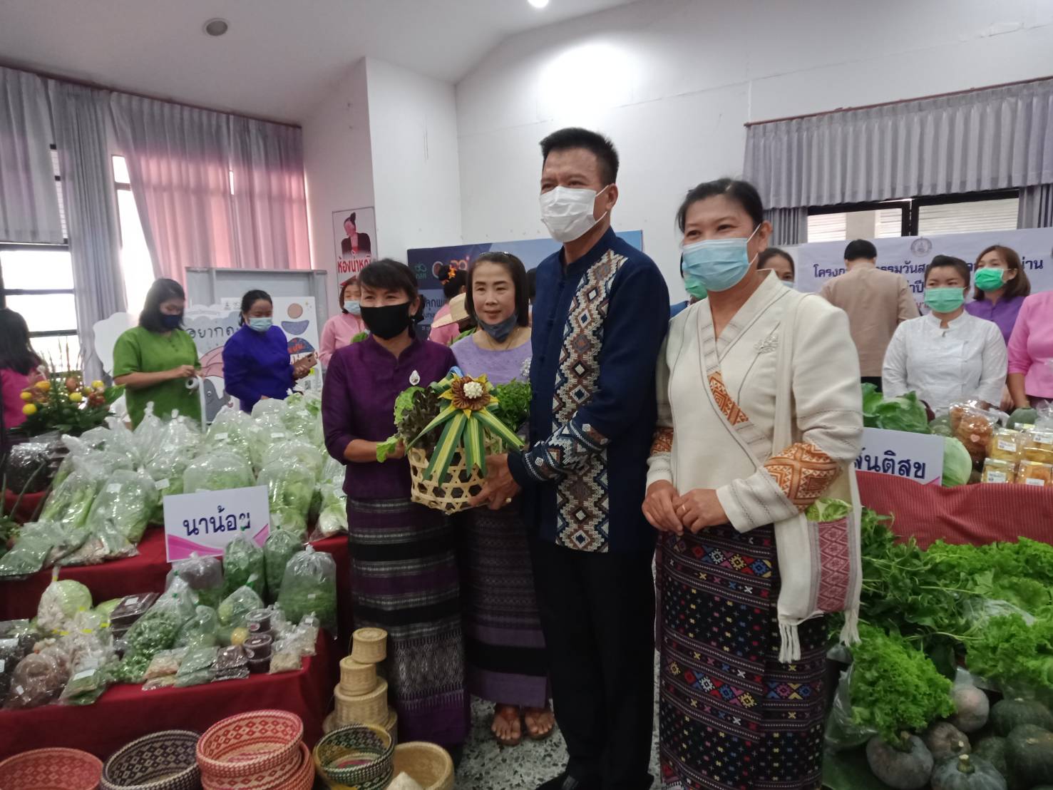 พช.น่าน จัดกิจกรรมรวมพลังสตรีจังหวัดน่าน เนื่องในวันสตรีสากล ประจำปี 2564  พร้อมบูรณาการกิจกรรมสร้างความมั่นคงทางอาหาร ด้วยการปลูกผักสวนครัว”