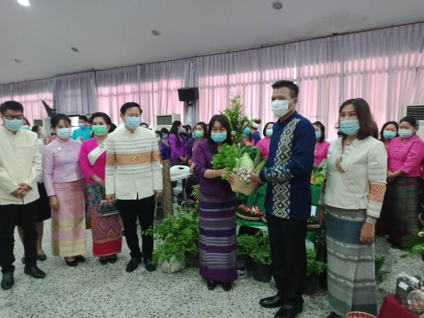 พช.น่าน จัดกิจกรรมรวมพลังสตรีจังหวัดน่าน เนื่องในวันสตรีสากล ประจำปี 2564  พร้อมบูรณาการกิจกรรมสร้างความมั่นคงทางอาหาร ด้วยการปลูกผักสวนครัว”