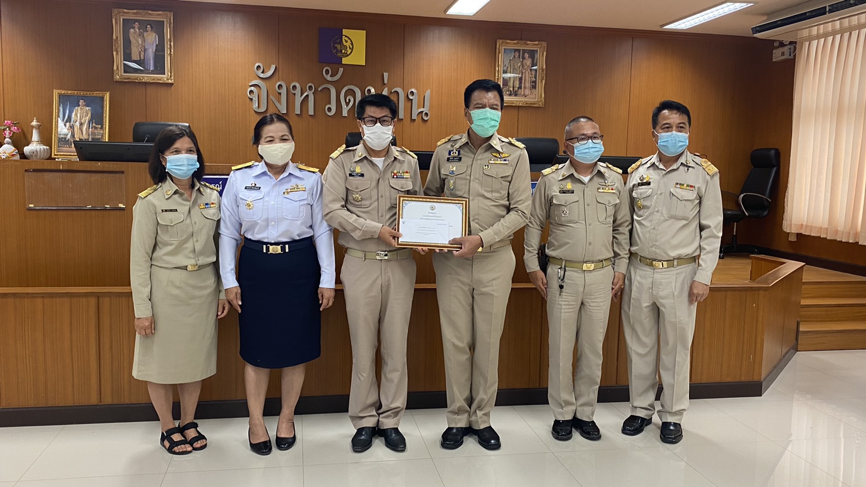 @พช.น่าน : มอบเกียรติบัตรพร้อมเงินรางวัลผลการตัดสินการประกวดร้านนิทรรศการในงานประจำปีและของดีเมืองน่าน ประจำปี 2564