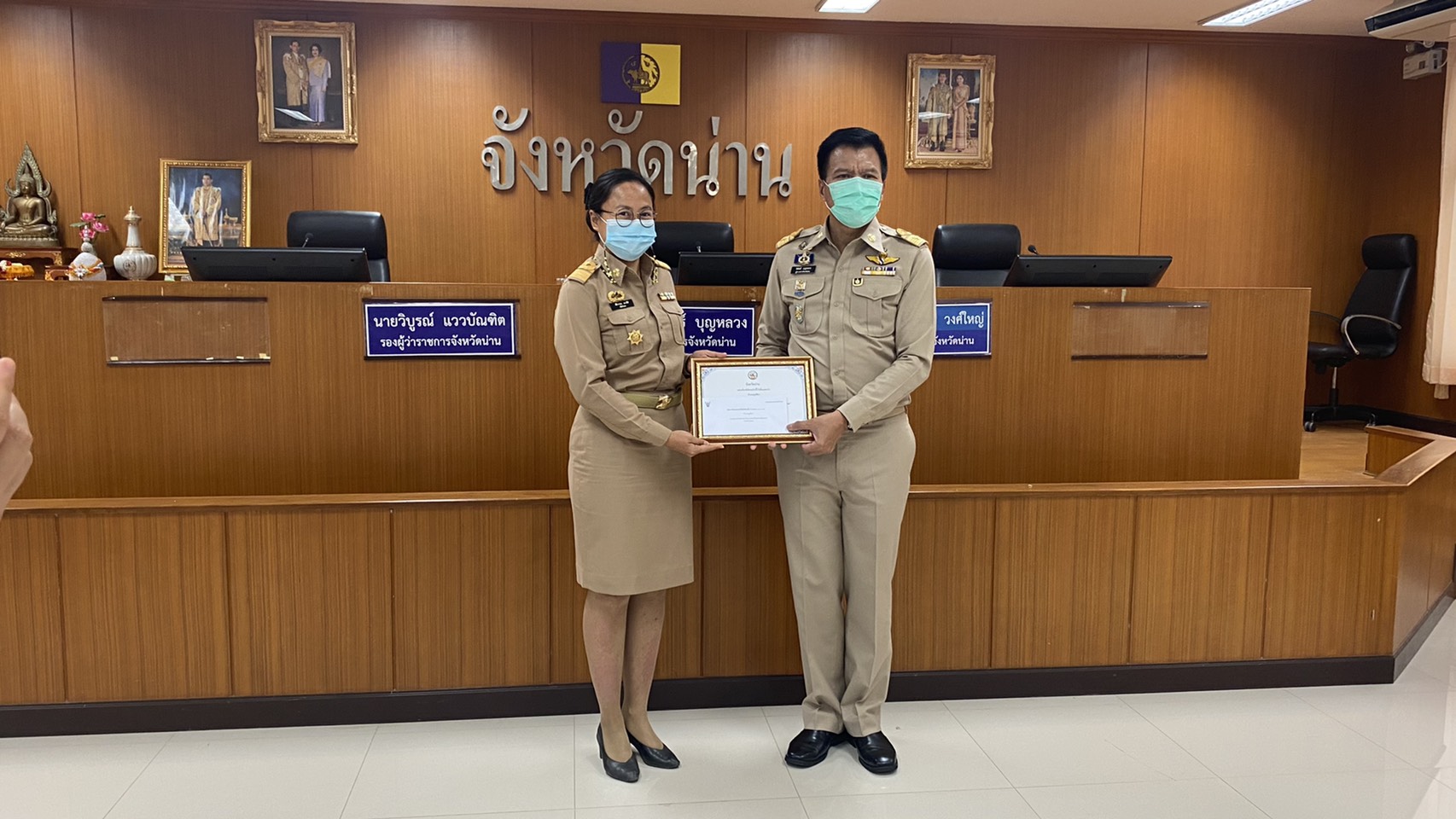 @พช.น่าน : มอบเกียรติบัตรพร้อมเงินรางวัลผลการตัดสินการประกวดร้านนิทรรศการในงานประจำปีและของดีเมืองน่าน ประจำปี 2564