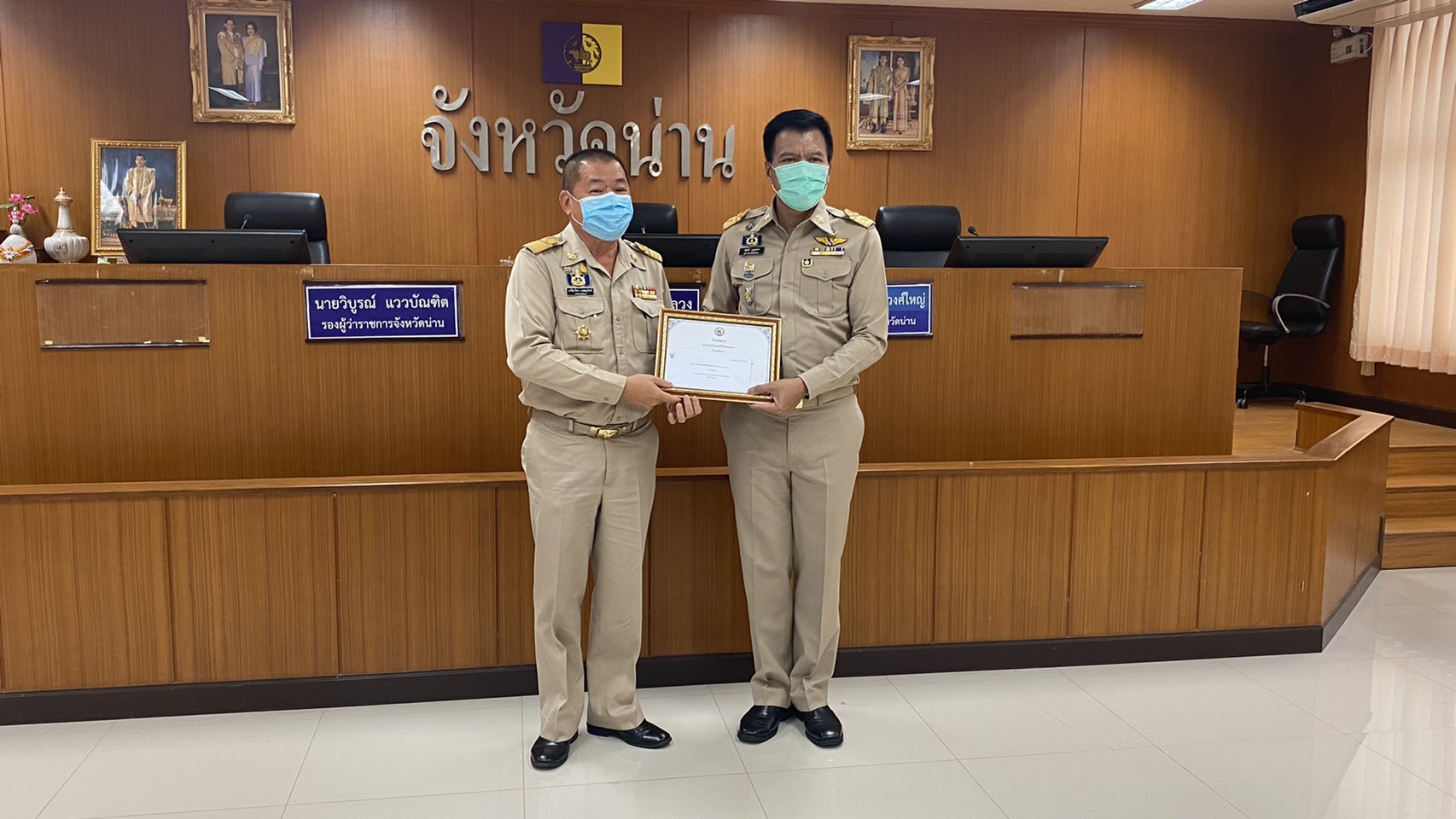 @พช.น่าน : มอบเกียรติบัตรพร้อมเงินรางวัลผลการตัดสินการประกวดร้านนิทรรศการในงานประจำปีและของดีเมืองน่าน ประจำปี 2564