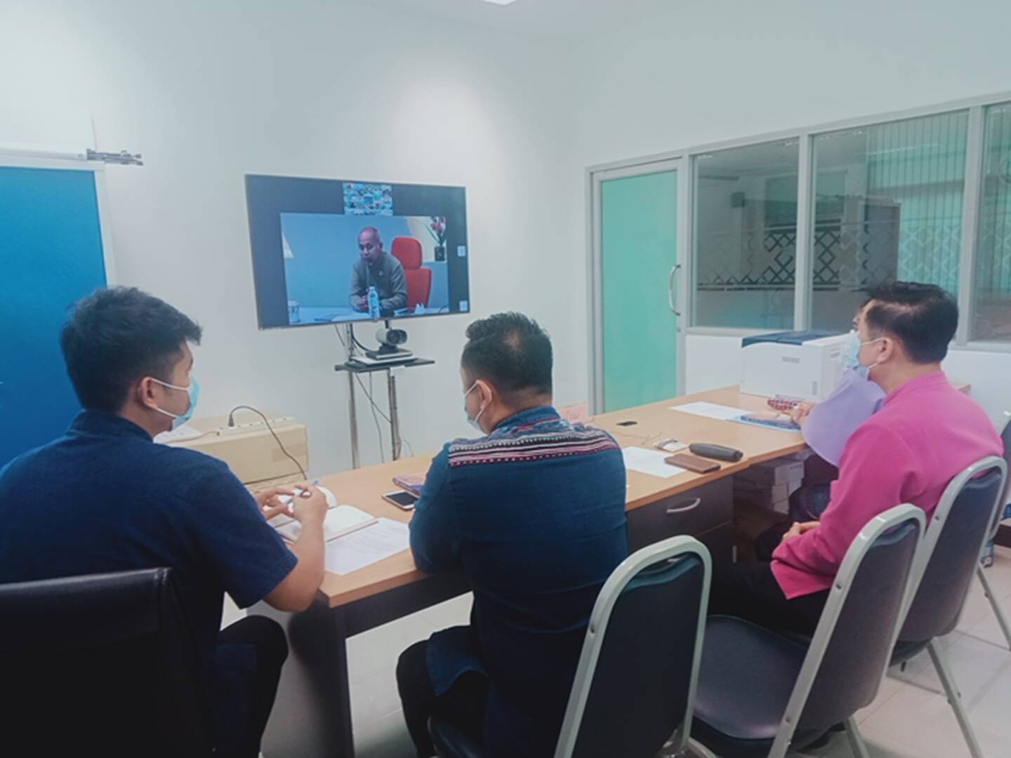 พช.น่าน : ร่วมประชุมผ่านระบบวีดีทัศน์ทางไกล (Video conference)