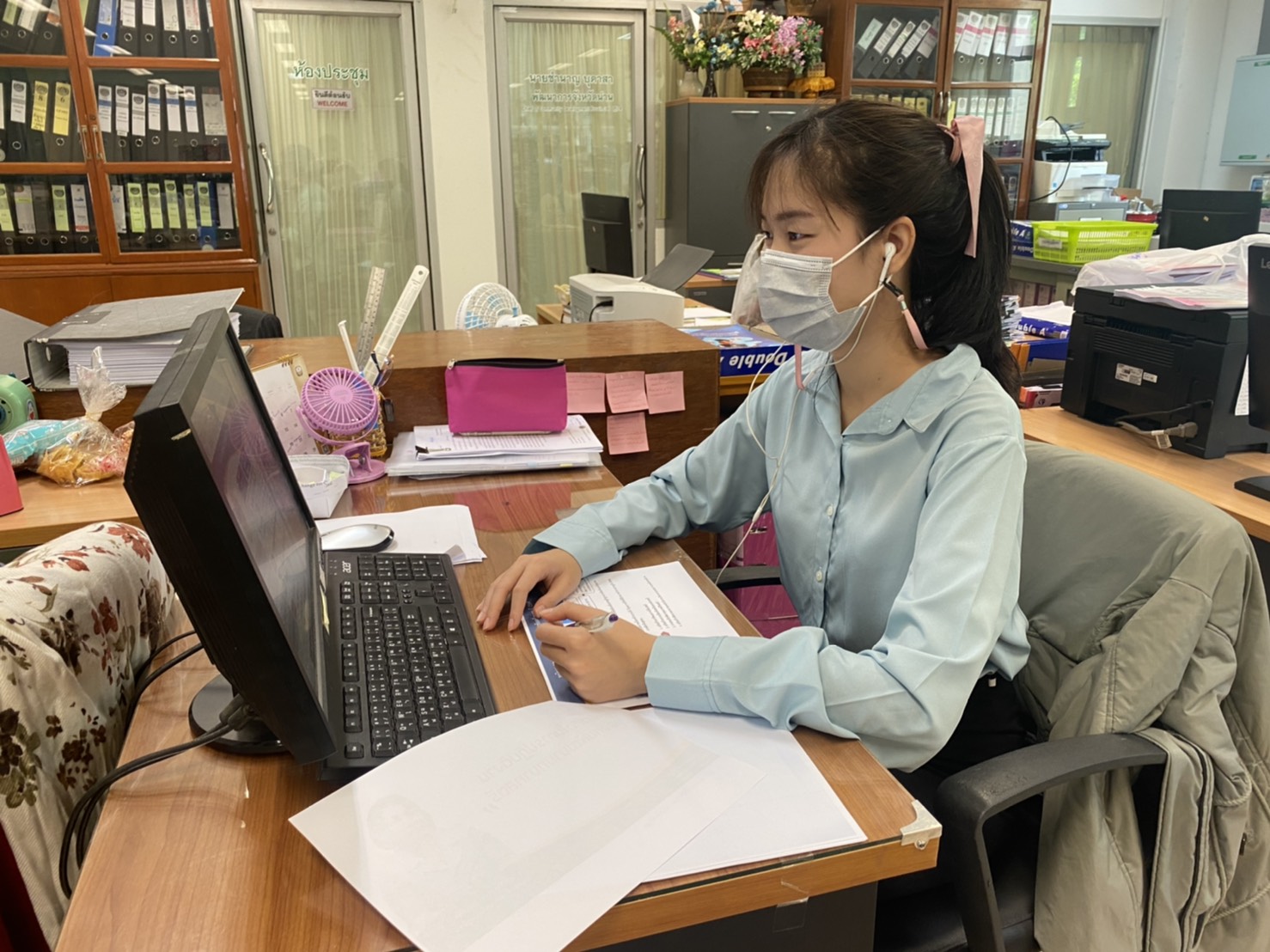 สำนักงานพัฒนาชุมชนจังหวัดน่าน ร่วมประชุมการพัฒนาบุคลากรให้มีประสิทธิภาพในการบริหารงานกองทุนพัฒนาบทบาทสตรี ผ่านระบบ Video Conference ระหว่างวันที่ 19-21 พฤษภาคม 2564