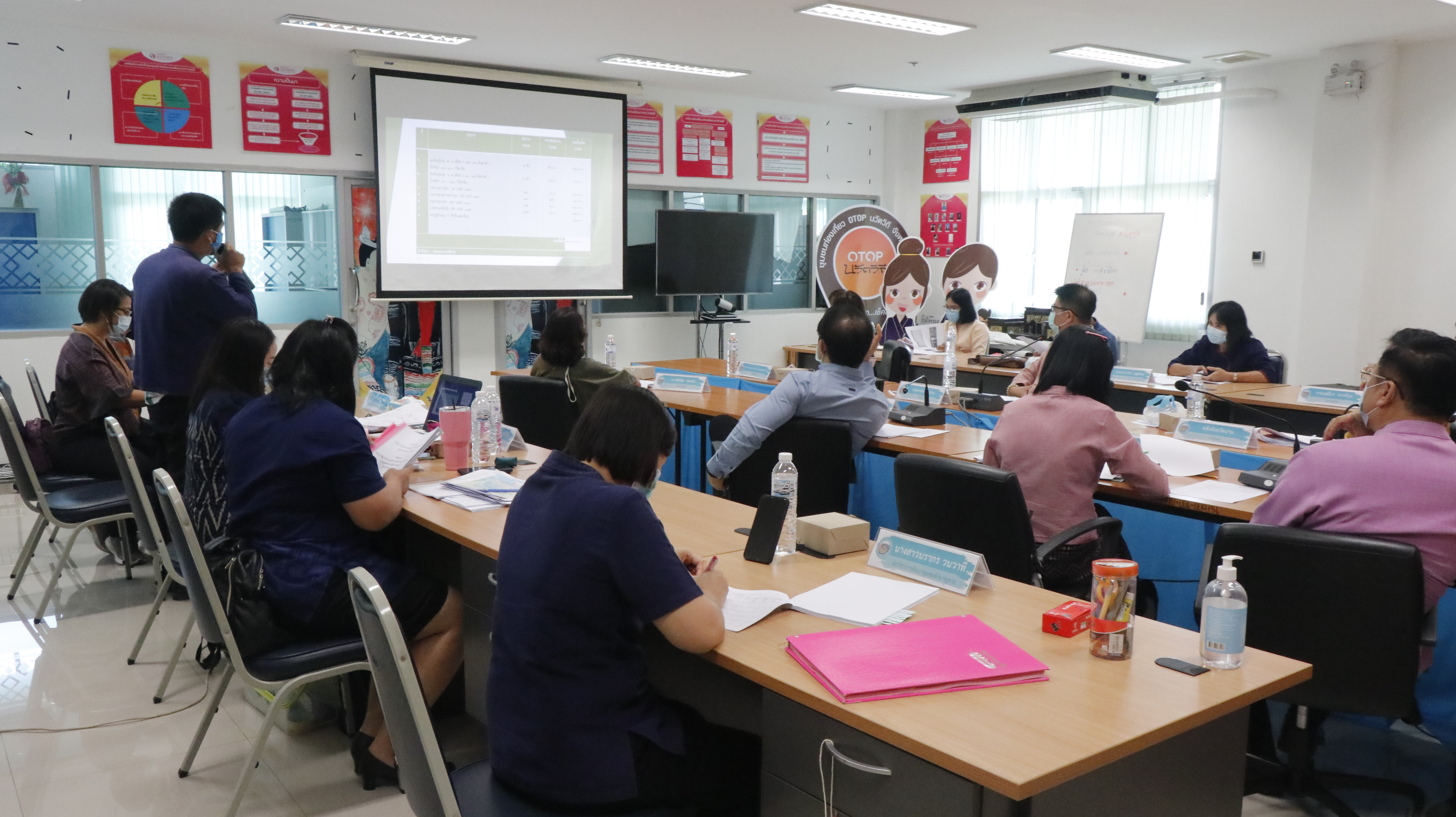 ประชุมคณะอนุกรรมการบริหารกองทุนพัฒนาบทบาทสตรีระดับจังหวัด จังหวัดน่าน พิจารณาอนุมัติโครงการที่สมาชิกขอรับการสนับสนุนงบประมาณ ครั้งที่ 6/2564