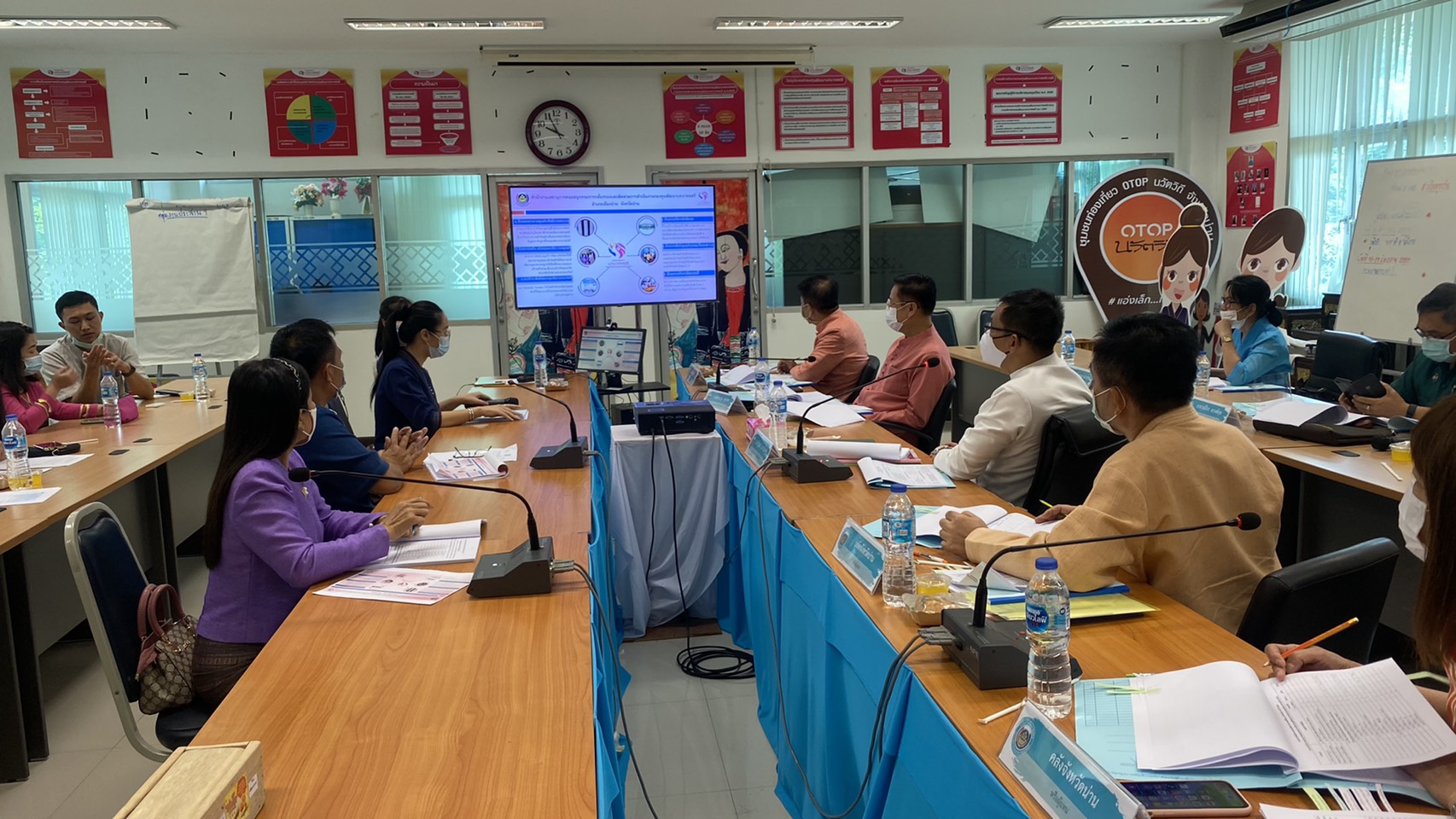 สำนักงานพัฒนาชุมชนจังหวัดน่าน จัดประกวดตามโครงการเชิดชูเกียรติคนกองทุนพัฒนาบทบาทสตรี ประจำปี 2564 กิจกรรมที่ 1 การคัดเลือกคนกองทุนพัฒนาบทบาทสตรีดีเด่นระดับจังหวัด