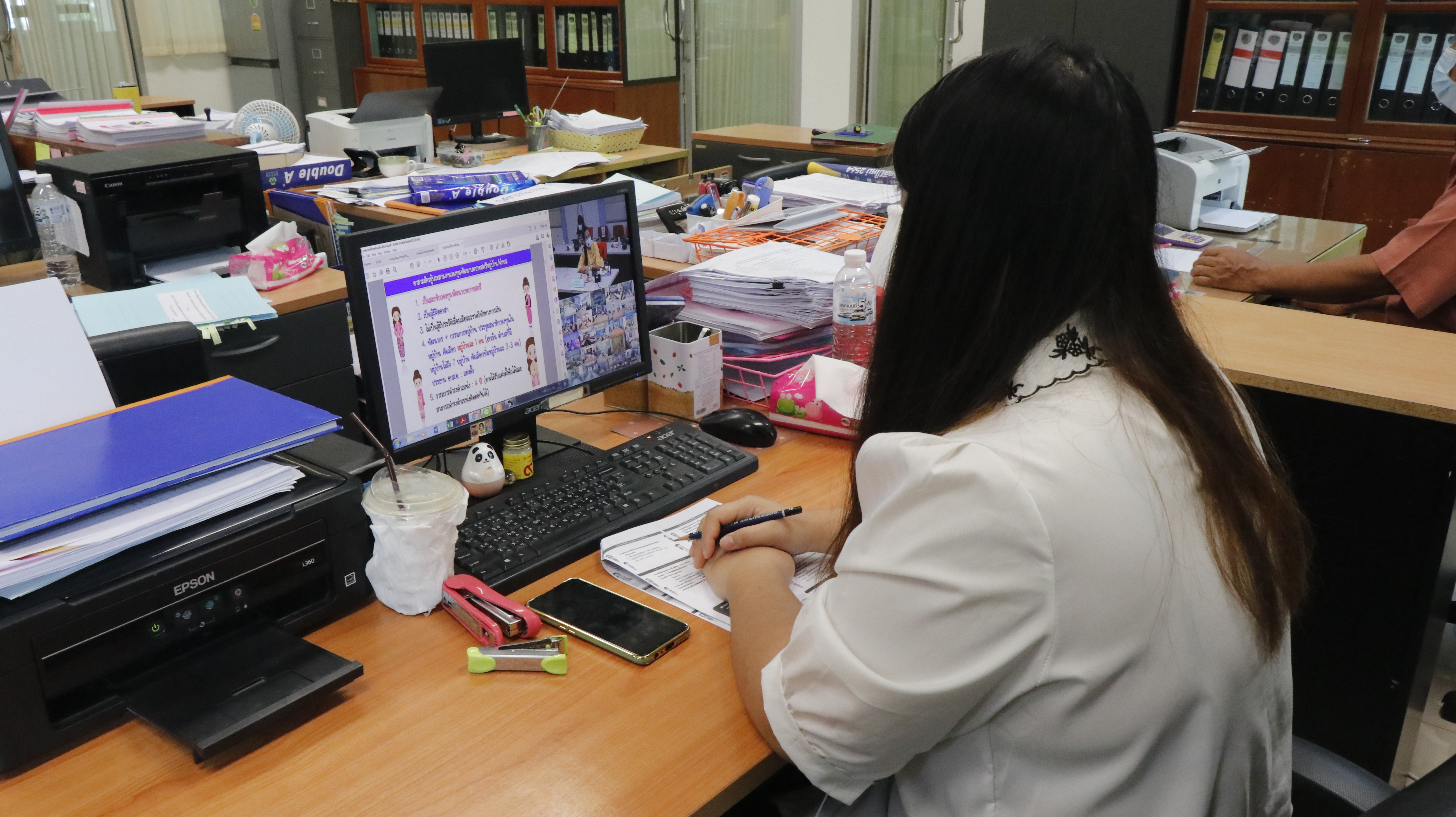 สำนักงานพัฒนาชุมชนจังหวัดน่าน ร่วมประชุมการพัฒนาบุคลากรให้มีประสิทธิภาพในการบริหารงานกองทุนพัฒนาบทบาทสตรี ผ่านระบบ Video Conference ระหว่างวันที่ 19-21 พฤษภาคม 2564