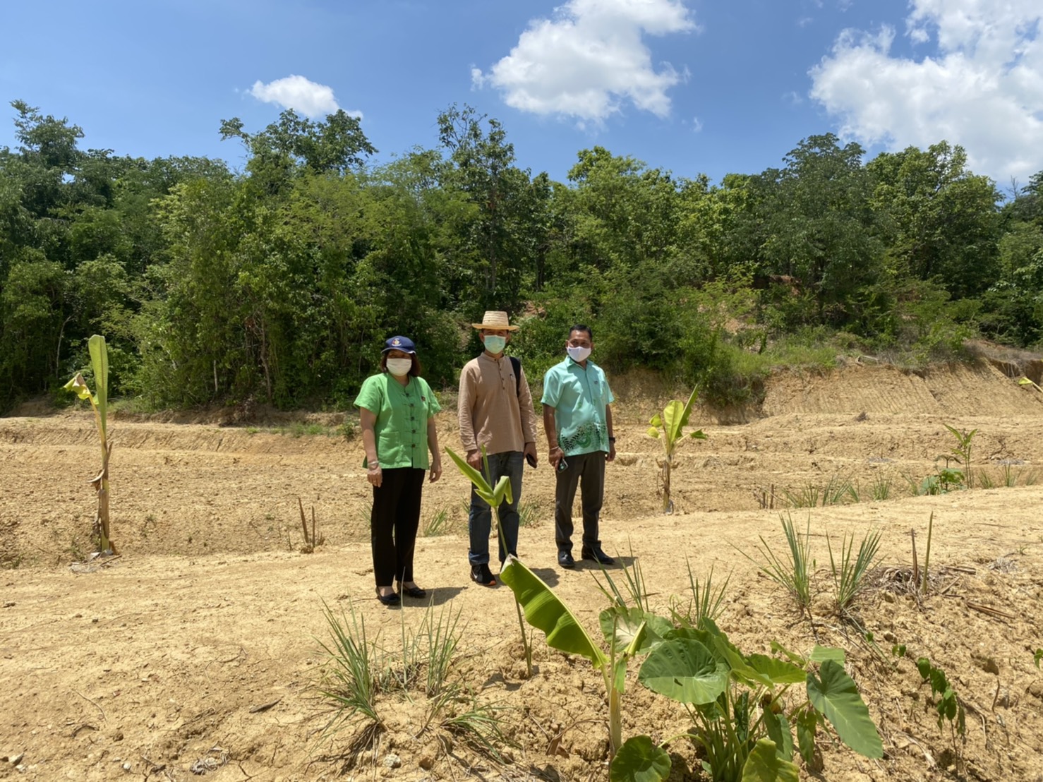 กลุ่มงานสารสนเทศการพัฒนาชุมชน จังหวัดน่าน เยี่ยมชมการดำเนินงาน โครงการ “โคก หนอง นา โมเดล” ระดับ HLM 3 ไร่ ของ นางบุญศร หล้าพรม ม.6 ต.ศรีษะเกษ อ.นาน้อย จ.น่าน