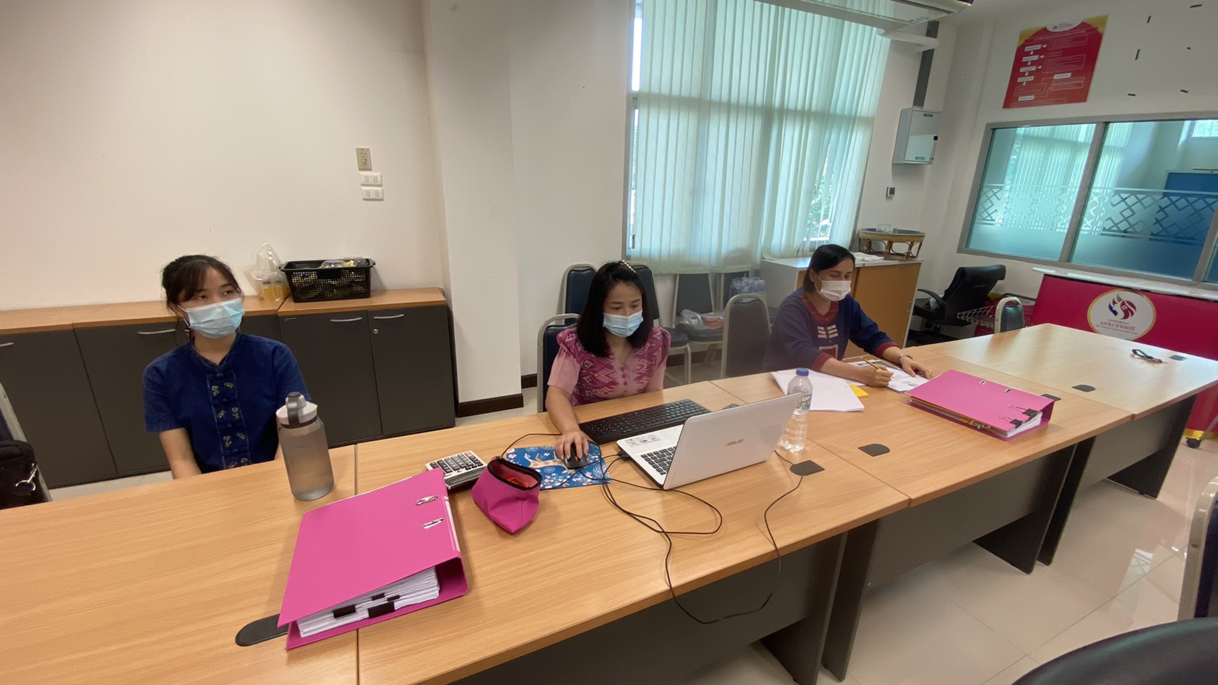 สำนักงานพัฒนาชุมชนจังหวัดน่าน ดำเนินโครงการพัฒนาระบบบริหารจัดการกองทุนและการประเมินผลทุนหมุนเวียน กิจกรรมที่ 1 ประชุมเชิงปฏิบัติการพัฒนาระบบบริหารจัดการกองทุนพัฒนาบทบาทสตรี และสร้างความรู้ ความเข้าใจ ในการประเมินผลทุนหมุนเวียนกองทุนพัฒนาบทบาทสตรี ประจำปีงบประมาณ พ.ศ.2564 ผ่านระบบออนไลน์ โดยโปรแกรม Google meet