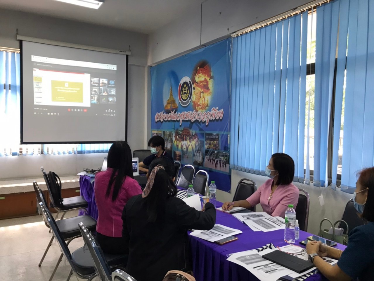 สำนักงานพัฒนาชุมชนจังหวัดน่าน ดำเนินโครงการพัฒนาระบบบริหารจัดการกองทุนและการประเมินผลทุนหมุนเวียน กิจกรรมที่ 1 ประชุมเชิงปฏิบัติการพัฒนาระบบบริหารจัดการกองทุนพัฒนาบทบาทสตรี และสร้างความรู้ ความเข้าใจ ในการประเมินผลทุนหมุนเวียนกองทุนพัฒนาบทบาทสตรี ประจำปีงบประมาณ พ.ศ.2564 ผ่านระบบออนไลน์ โดยโปรแกรม Google meet