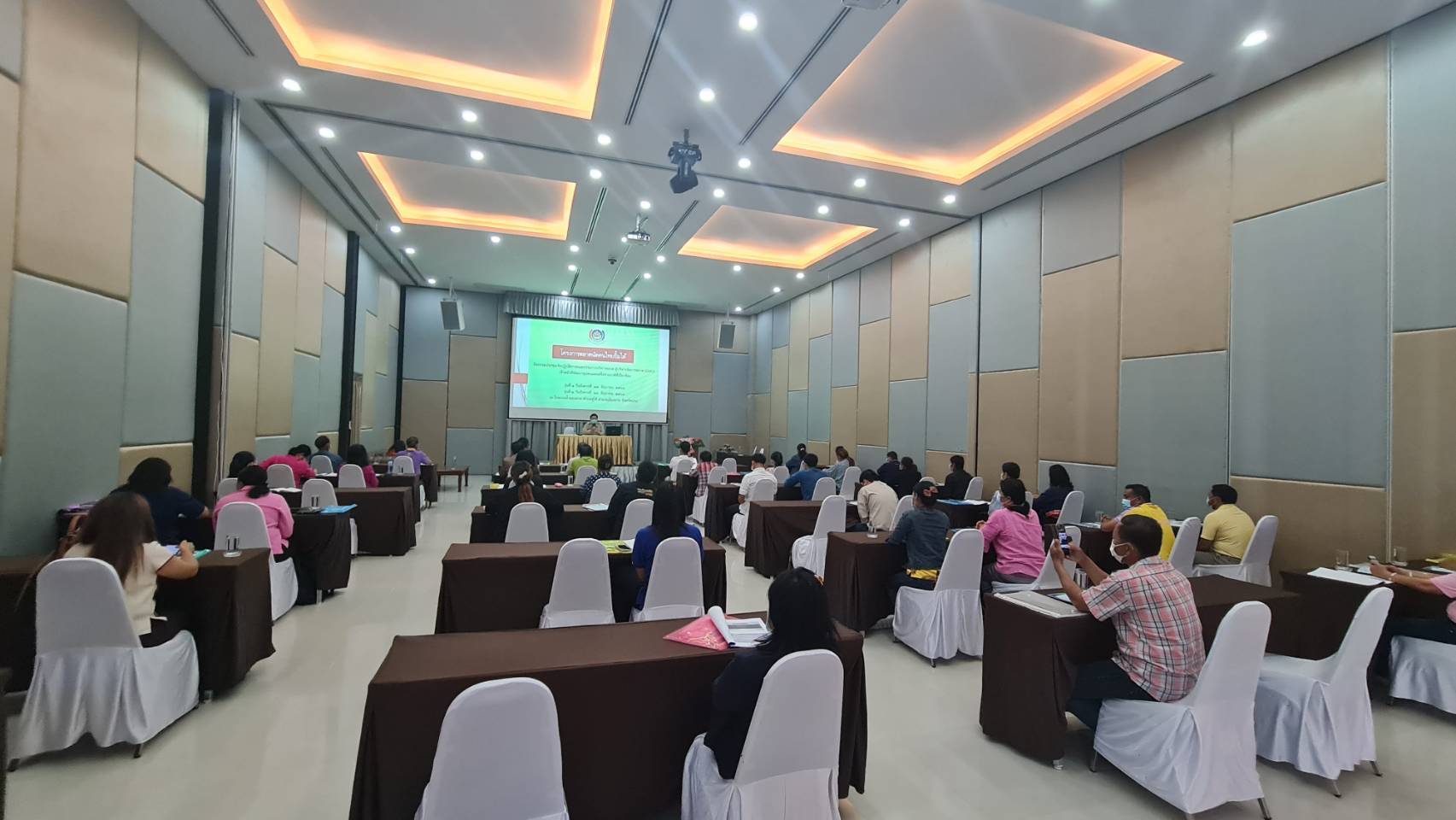 พช.น่าน ขับเคลื่อนการดำเนินงานโครงการตลาดนัดคนไทยยิ้มได้