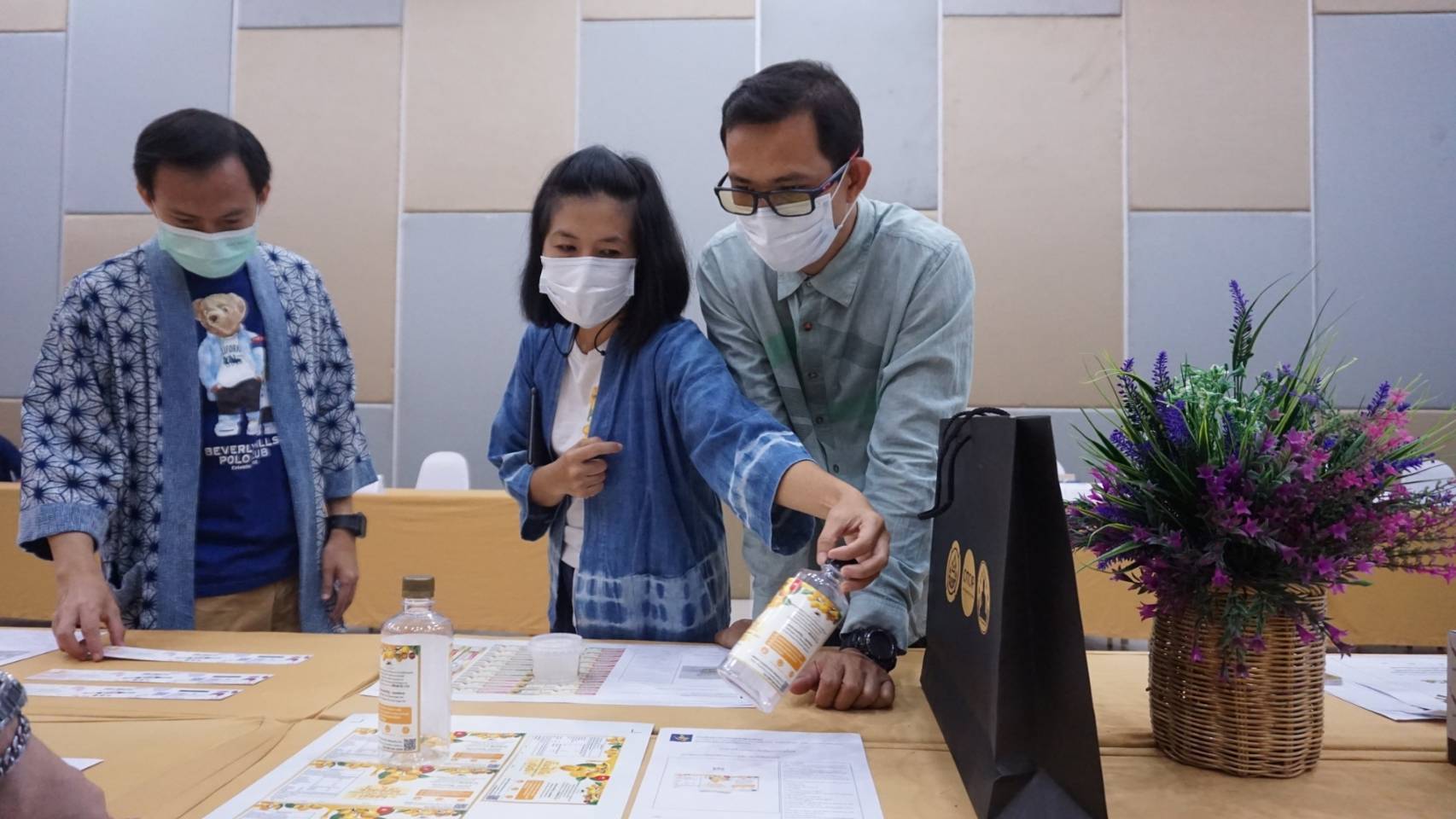 ?พช. น่าน ประชุมนำเสนอรูปแบบบรรจุภัณฑ์ ตามโครงการพัฒนาผลิตภัณฑ์ OTOP โดยเครือข่ายองค์ความรู้ KBO จังหวัดน่าน