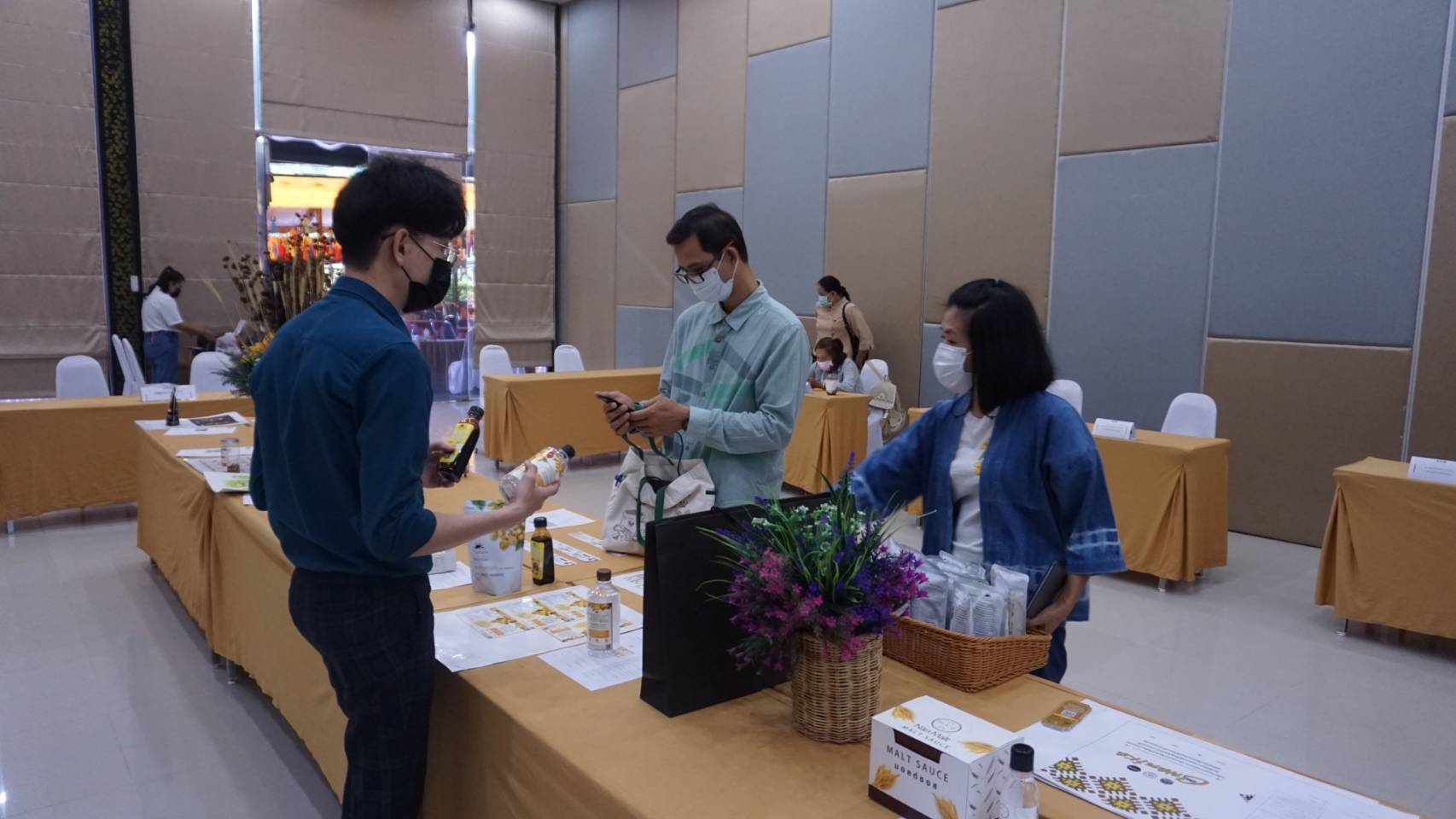 ?พช. น่าน ประชุมนำเสนอรูปแบบบรรจุภัณฑ์ ตามโครงการพัฒนาผลิตภัณฑ์ OTOP โดยเครือข่ายองค์ความรู้ KBO จังหวัดน่าน