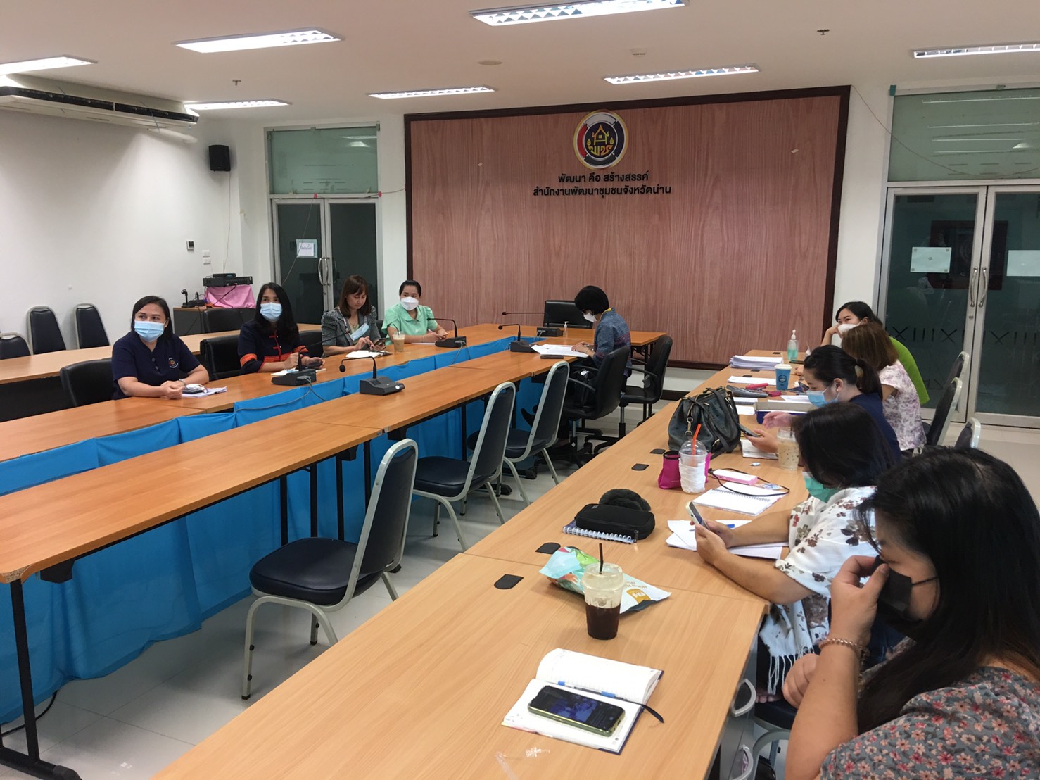 พช.น่าน ร่วมการประชุมเตรียมความพร้อมการใช้งานระบบสารบรรณอิเล็กทรอนิกส์ กรมการพัฒนาชุมชน (ระยะขยายไปยังสำนักงานพัฒนาชุมชนจังหวัด) ผ่านระบบการประชุมออนไลน์ Zoom Cloud Meeting