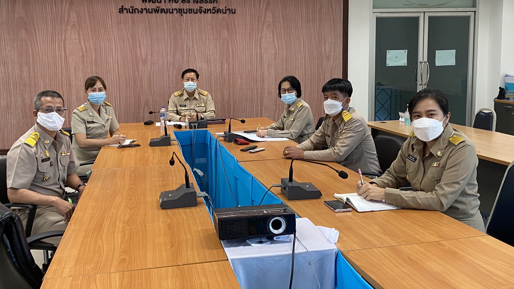 พช.น่าน ร่วมรับชมการประชุมทบทวน การบริหารกำลังคนในตำแหน่งประเภทวิชาการ ภายใต้กลุ่มงานในสังกัดส่วนกลางและส่วนภูมิภาค (จังหวัด) ครั้งที่ 1/2564