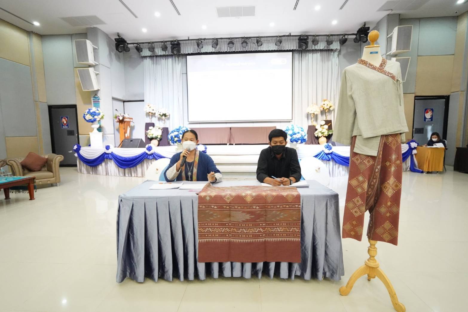 จังหวัดน่านจัดแสดงจัดนิทรรศการ นำเสนอผลงาน และประกวดการพัฒนาผลิตภัณฑ์ OTOP ตามกิจกรรมการพัฒนาผลิตภัณฑ์และบรรจุภัณฑ์ OTOP โดยเครือข่ายองค์ความรู้ KBO จังหวัด