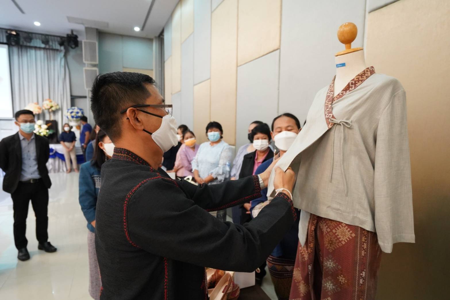 จังหวัดน่านจัดแสดงจัดนิทรรศการ นำเสนอผลงาน และประกวดการพัฒนาผลิตภัณฑ์ OTOP ตามกิจกรรมการพัฒนาผลิตภัณฑ์และบรรจุภัณฑ์ OTOP โดยเครือข่ายองค์ความรู้ KBO จังหวัด