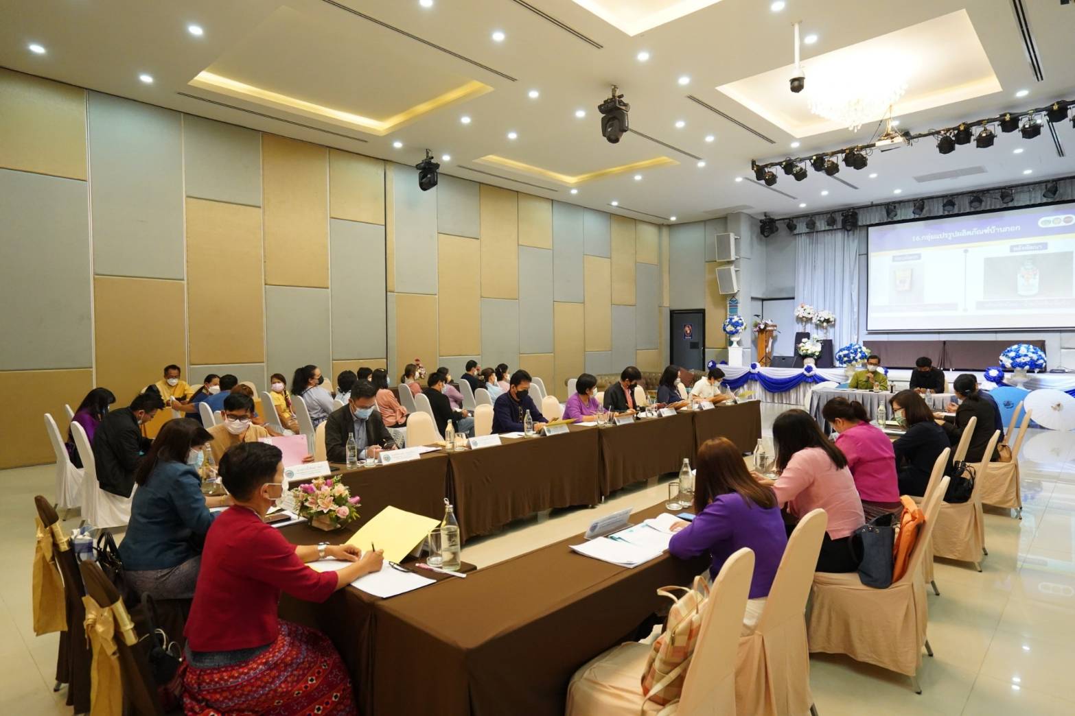 จังหวัดน่านจัดแสดงจัดนิทรรศการ นำเสนอผลงาน และประกวดการพัฒนาผลิตภัณฑ์ OTOP ตามกิจกรรมการพัฒนาผลิตภัณฑ์และบรรจุภัณฑ์ OTOP โดยเครือข่ายองค์ความรู้ KBO จังหวัด