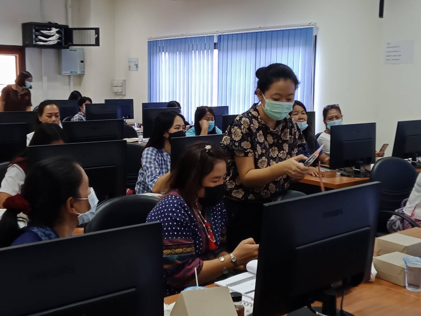 พช.น่าน ดำเนินโครงการขับเคลื่อนยุทธศาสตร์กองทุนพัฒนาบทบาทสตรี กิจกรรมการประชุมเชิงปฏิบัติการเพิ่มศักยภาพแก่กลุ่มสมาชิกกองทุนพัฒนาบทบาทสตรี ด้านการส่งเสริมช่องทางการตลาดออนไลน์ เพื่อเพิ่มรายได้และลดความเสี่ยงหนี้ค้างชำระ