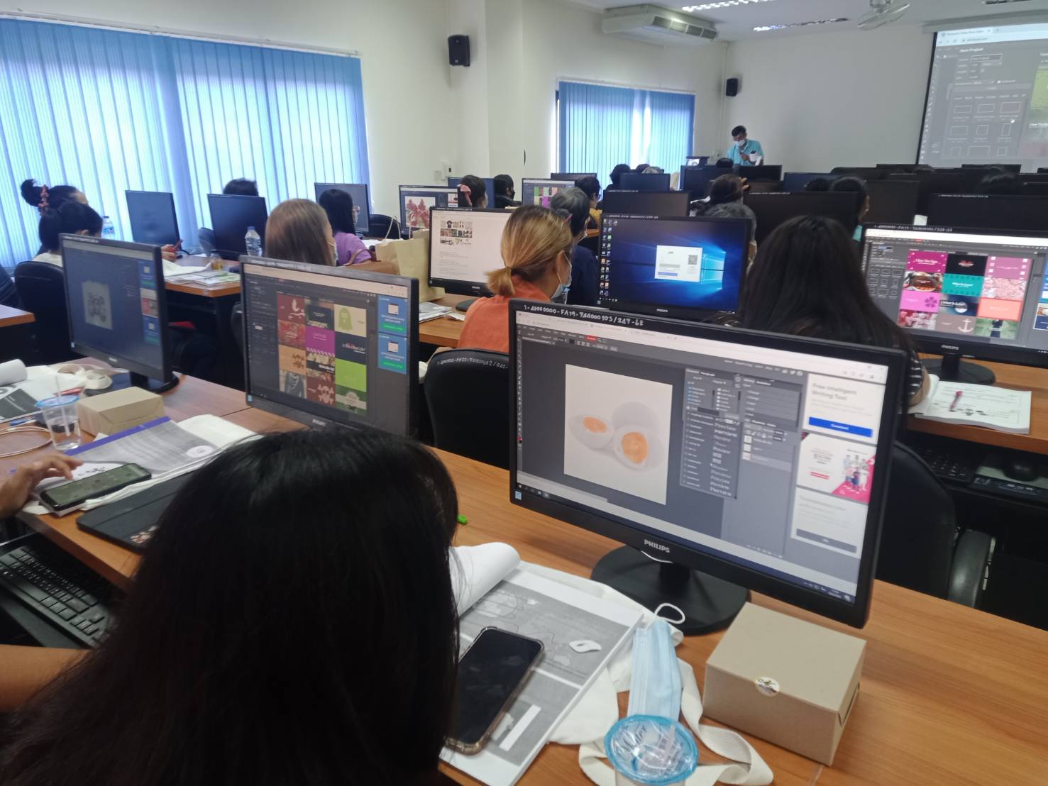 พช.น่าน ดำเนินโครงการขับเคลื่อนยุทธศาสตร์กองทุนพัฒนาบทบาทสตรี กิจกรรมการประชุมเชิงปฏิบัติการเพิ่มศักยภาพแก่กลุ่มสมาชิกกองทุนพัฒนาบทบาทสตรี ด้านการส่งเสริมช่องทางการตลาดออนไลน์ เพื่อเพิ่มรายได้และลดความเสี่ยงหนี้ค้างชำระ