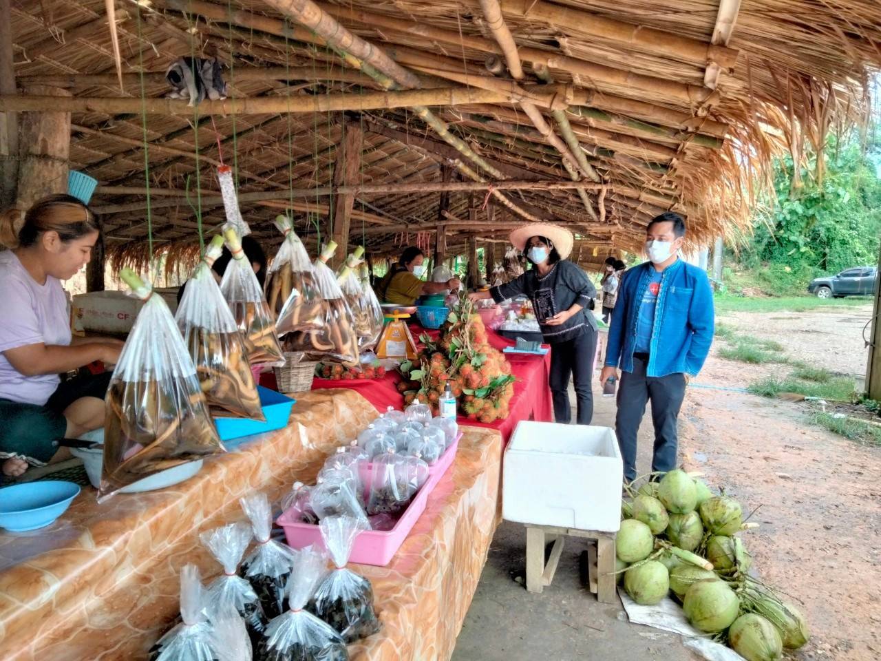 ? พช.น่านติดตามสนับสนุนการขับเคลื่อนโครงการตลาดนัดคนไทยยิ้มได้? ? วันที่ 15กรกฎาคม 2564