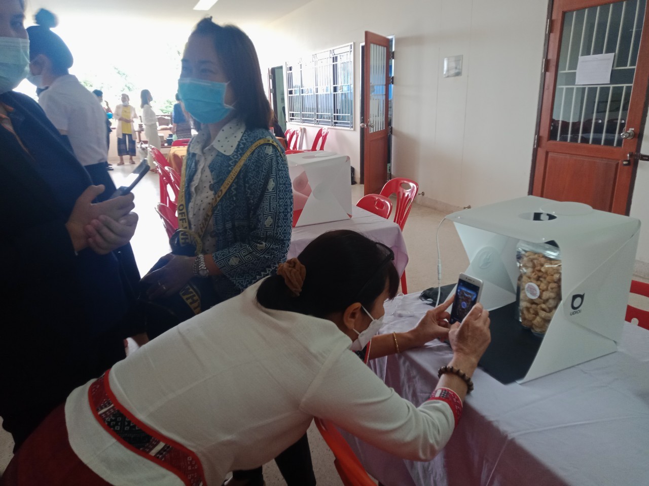 พช.น่าน ดำเนินโครงการขับเคลื่อนยุทธศาสตร์กองทุนพัฒนาบทบาทสตรี กิจกรรมการประชุมเชิงปฏิบัติการเพิ่มศักยภาพแก่กลุ่มสมาชิกกองทุนพัฒนาบทบาทสตรี ด้านการส่งเสริมช่องทางการตลาดออนไลน์ เพื่อเพิ่มรายได้และลดความเสี่ยงหนี้ค้างชำระ