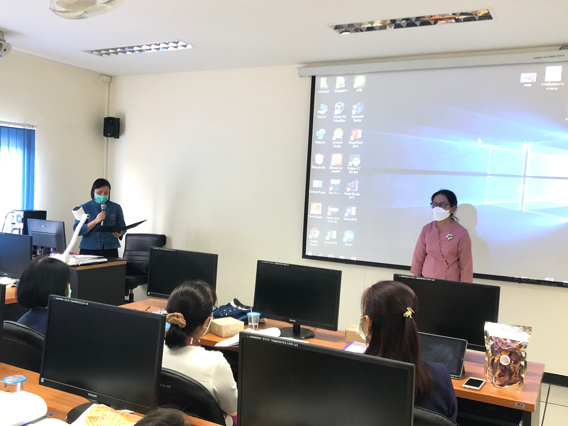 พช.น่าน ดำเนินโครงการขับเคลื่อนยุทธศาสตร์กองทุนพัฒนาบทบาทสตรี กิจกรรมการประชุมเชิงปฏิบัติการเพิ่มศักยภาพแก่กลุ่มสมาชิกกองทุนพัฒนาบทบาทสตรี ด้านการส่งเสริมช่องทางการตลาดออนไลน์ เพื่อเพิ่มรายได้และลดความเสี่ยงหนี้ค้างชำระ