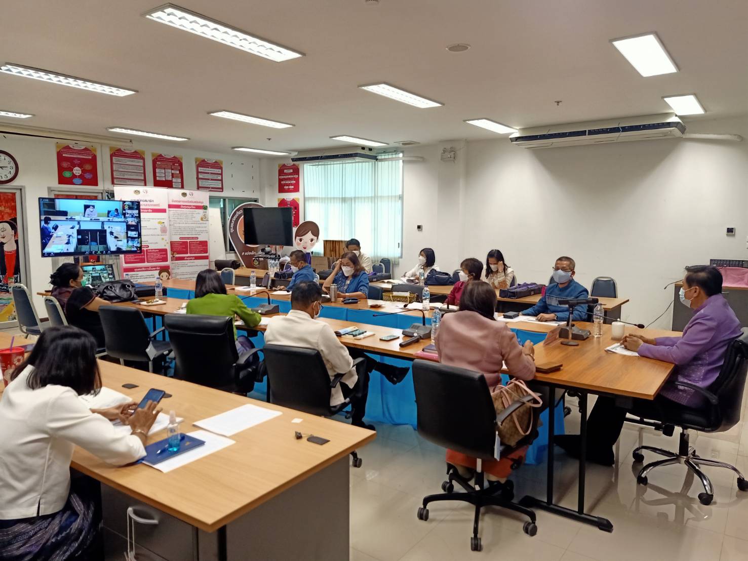 พช.น่าน ร่วมประชุมโครงการเสริมสร้างและพัฒนาผู้นำการเปลี่ยนแปลง ระยะที่ 2 ขยายผล บ้านพี่เมืองน้อง ผนึกกำลังสร้างความมั่นคงทางอาหาร “ตู้ยาข้างบ้าน ตู้อาหารข้างครัว” ผ่านระบบออนไลน์ โดยโปรแกรม Zoom Cloud Meeting