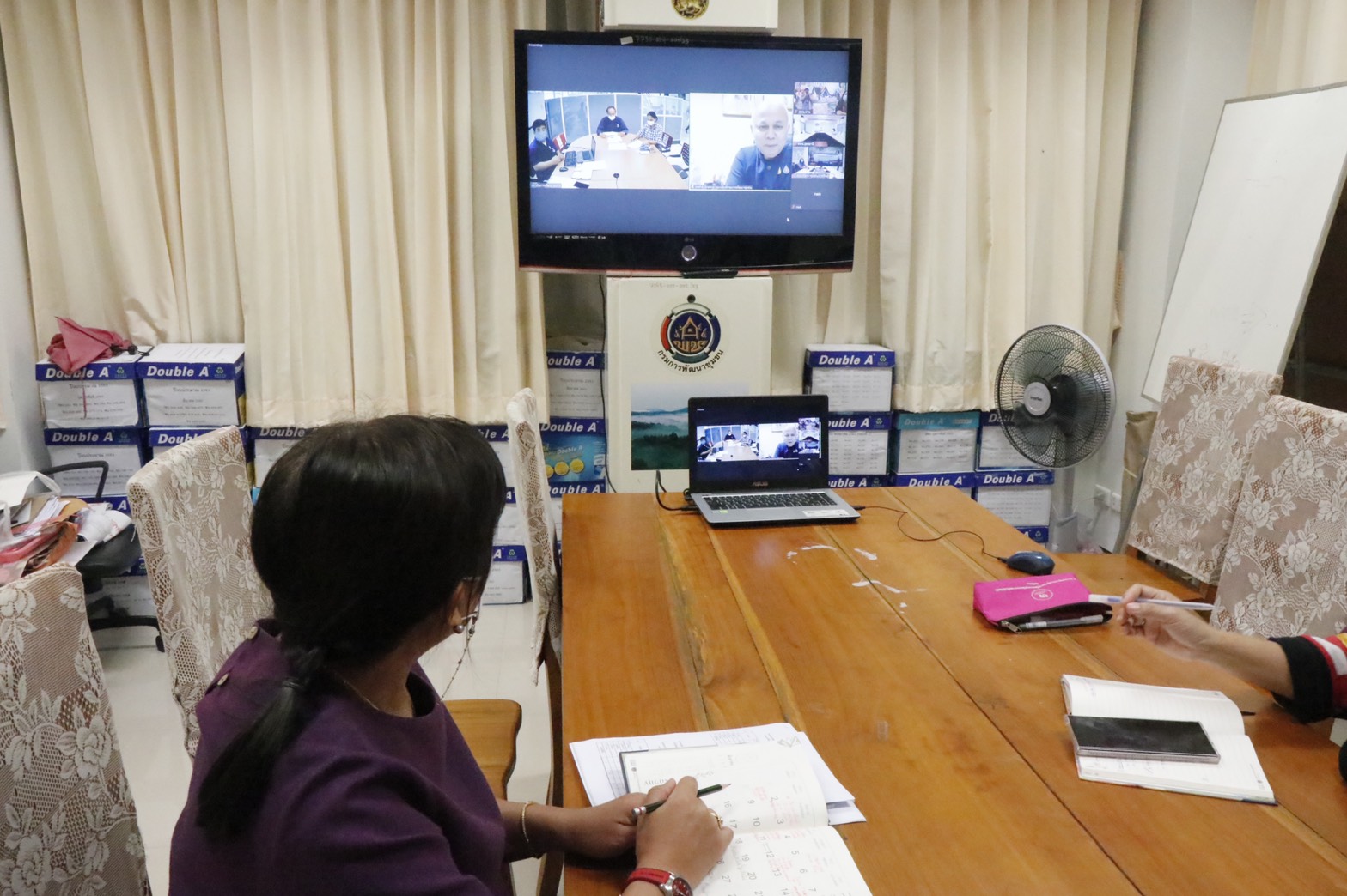 พจ.น่าน ร่วมการเตรียมพร้อมการประกวดโครงการโคก หนอง นา แห่งน้ำใจและความหวัง (ด้านสิทธิมนุษยชน) ผ่านระบบ ZOOM Cloud Meetings