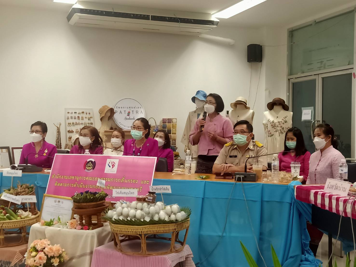 พช.น่าน ดำเนินการคัดเลือกคนกองทุนพัฒนาบทบาทสตรีดีเด่นระดับเขตตรวจราชการ ประจำปี 2564 เขตตรวจราชการที่ 16 ผ่านการประชุมออนไลน์ ระบบ Zoom Meeting