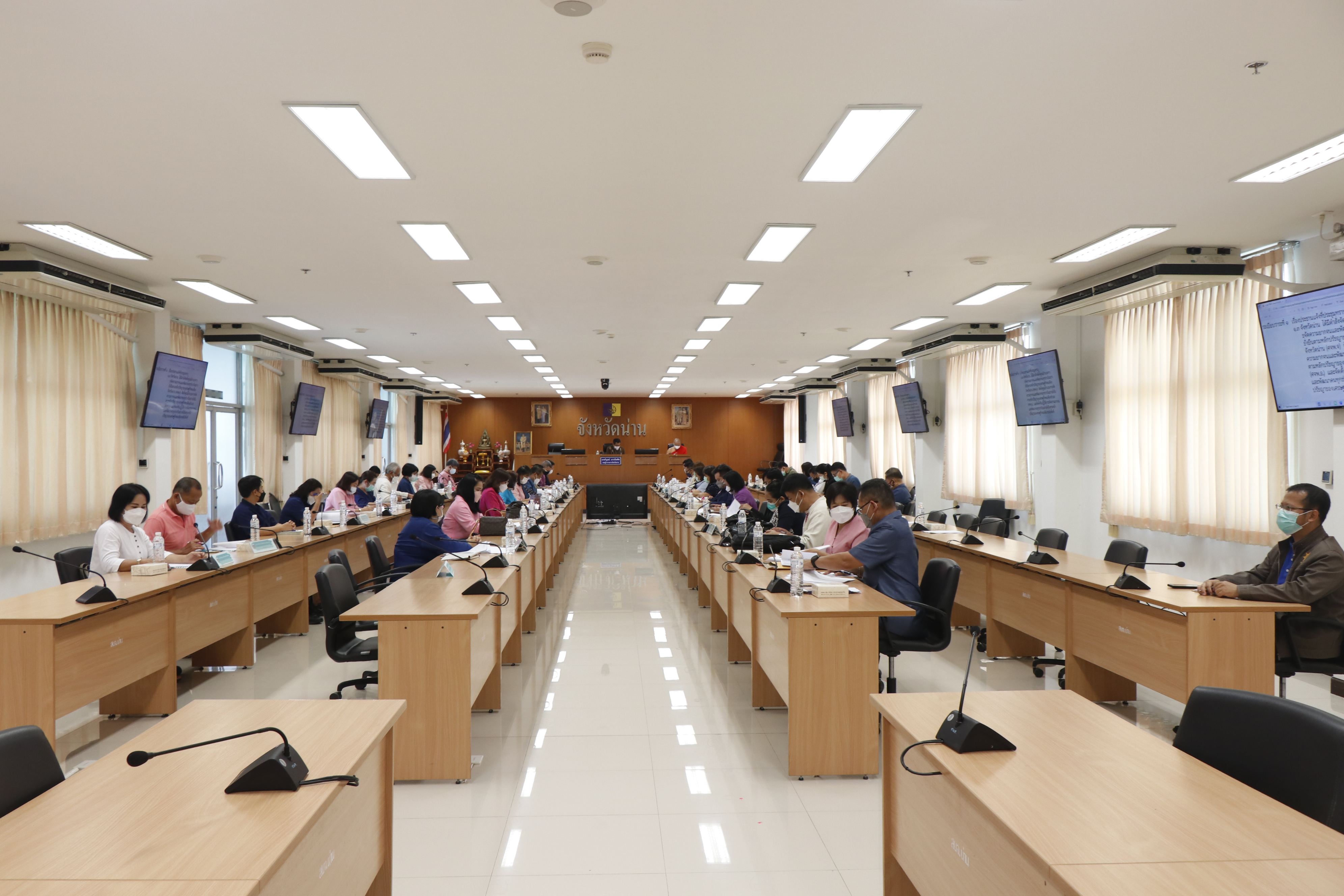 พช.น่าน ดำเนินการจัดประชุม คณะกรรมการบริหารศูนย์อำนวยการปฏิบัติการขจัดความยากจนพัฒนาคนทุกช่วงวัยอย่างยั่งยืนตามหลักปรัชญาของเศรษฐกิจพอเพียงจังหวัดน่าน (ศจพ.จ.) ครั้งที่ 1/2564