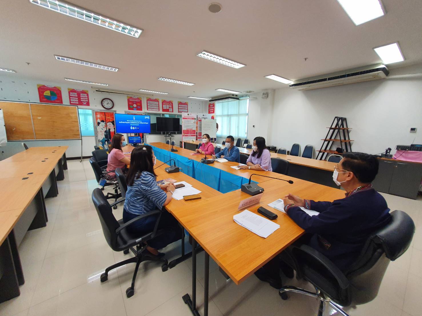 ช.น่าน ร่วมรับชมพิธีมอบแบบผ้าบาติกลายพระราชทาน “ปาเต๊ะร่วมใจเทิดไท้เจ้าหญิง” “ท้องทะเลไทย” และ “ป่าแดนใต้” สมเด็จพระเจ้าลูกเธอ เจ้าฟ้าสิริวัณผณวรี นารีรัตนราชกัญญา ภายใต้โครงการสืบสานภูมิปัญญาพื้นถิ่นสู้การพัฒนาผ้าถิ่นไทย ผ่านระบบ ZOOM Cloud Meeting