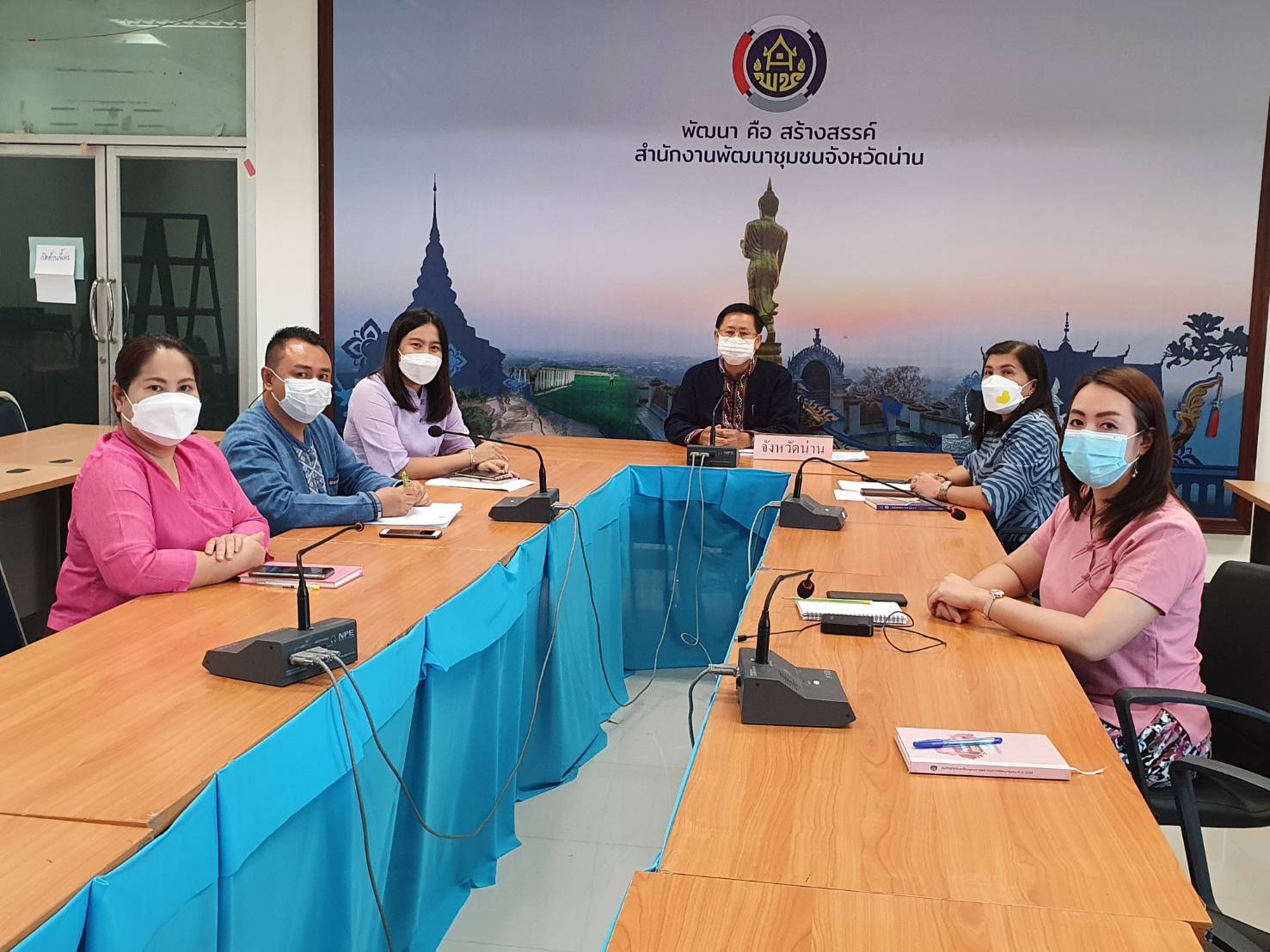 ช.น่าน ร่วมรับชมพิธีมอบแบบผ้าบาติกลายพระราชทาน “ปาเต๊ะร่วมใจเทิดไท้เจ้าหญิง” “ท้องทะเลไทย” และ “ป่าแดนใต้” สมเด็จพระเจ้าลูกเธอ เจ้าฟ้าสิริวัณผณวรี นารีรัตนราชกัญญา ภายใต้โครงการสืบสานภูมิปัญญาพื้นถิ่นสู้การพัฒนาผ้าถิ่นไทย ผ่านระบบ ZOOM Cloud Meeting