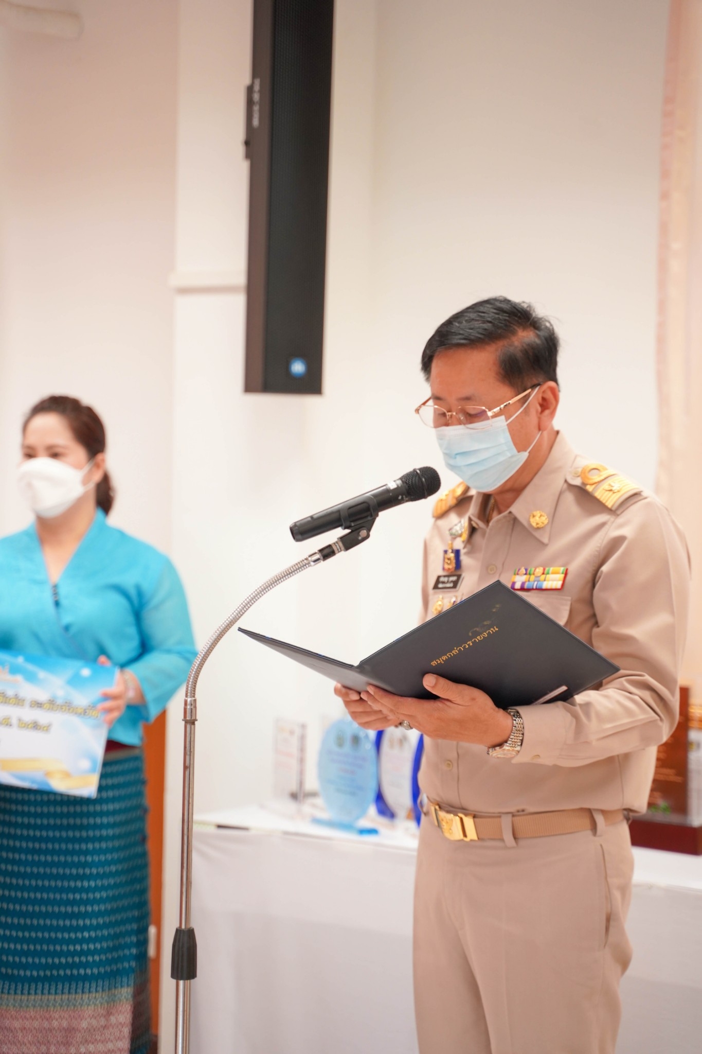 งหวัดน่านมอบโล่ประกาศเกียรติคุณและเงินรางวัล กองทุนแม่ของแผ่นดินจังหวัดน่านดีเด่น ระดับจังหวัด