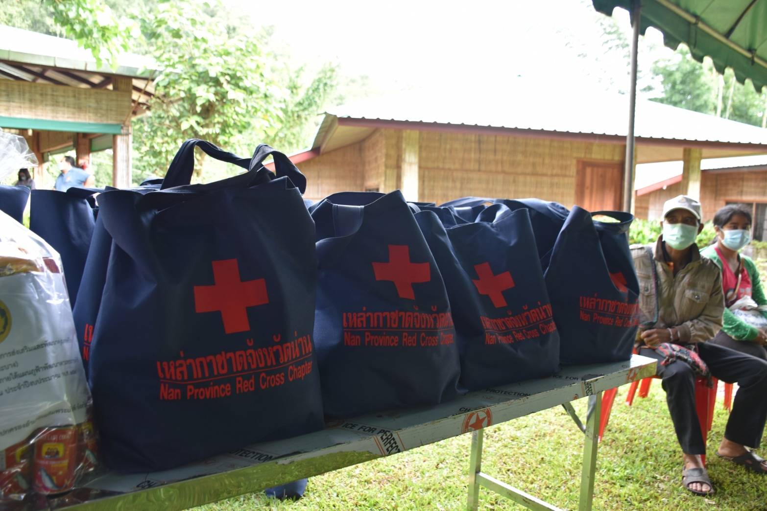 @ที่นี่เมืองน่าน@ น่าน ร่วมจัดกิจกรรมหน่วยแพทย์ (พอ.สว.) และให้บริการฉีดวัคซีนพระราชทานซิโนฟาร์ม และออกหน่วยแพทย์ พอสว. ให้บริการประชาชน อำเภอเฉลิมพระเกียรติ