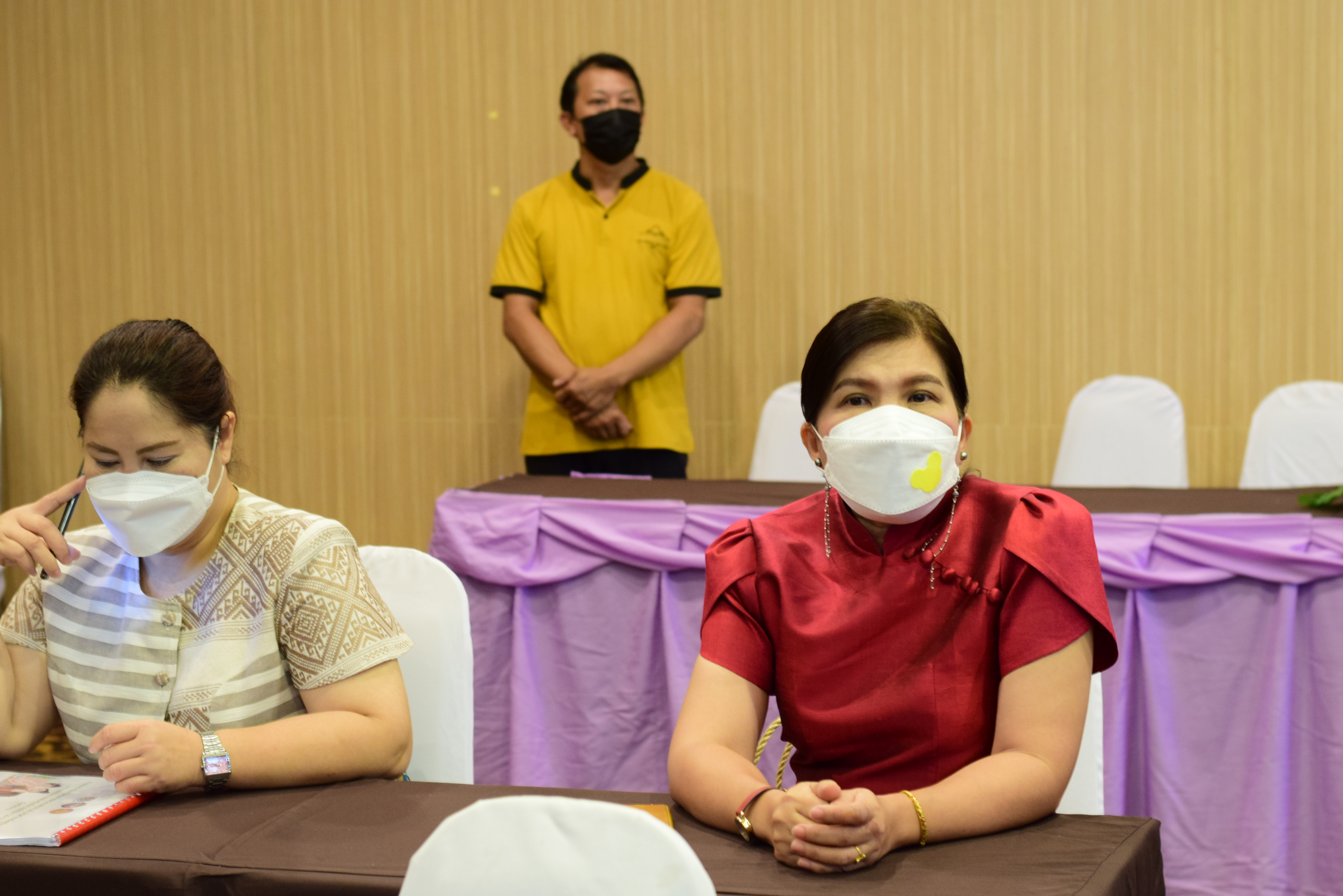 @ที่นี่เมืองน่าน@ พช.น่าน ดำเนินโครงการพัฒนาผลิตภัณฑ์ OTOP ไทยเพื่อสู้ภัยสถานการณ์การแพร่ระบาดของโรคติดเชื้อไวรัสโคโรน่า 2019 (COVID-19)