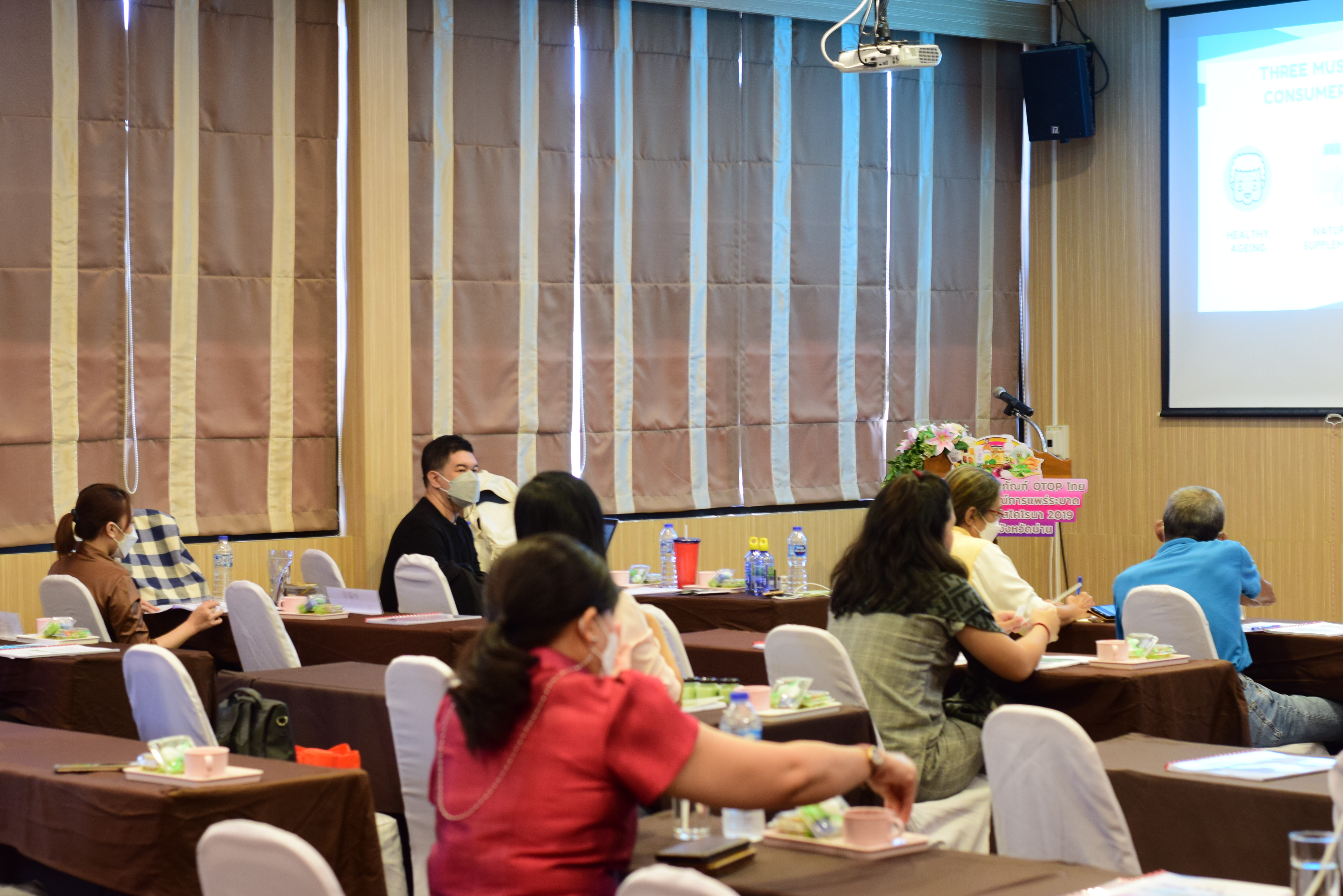 @ที่นี่เมืองน่าน@ พช.น่าน ดำเนินโครงการพัฒนาผลิตภัณฑ์ OTOP ไทยเพื่อสู้ภัยสถานการณ์การแพร่ระบาดของโรคติดเชื้อไวรัสโคโรน่า 2019 (COVID-19)