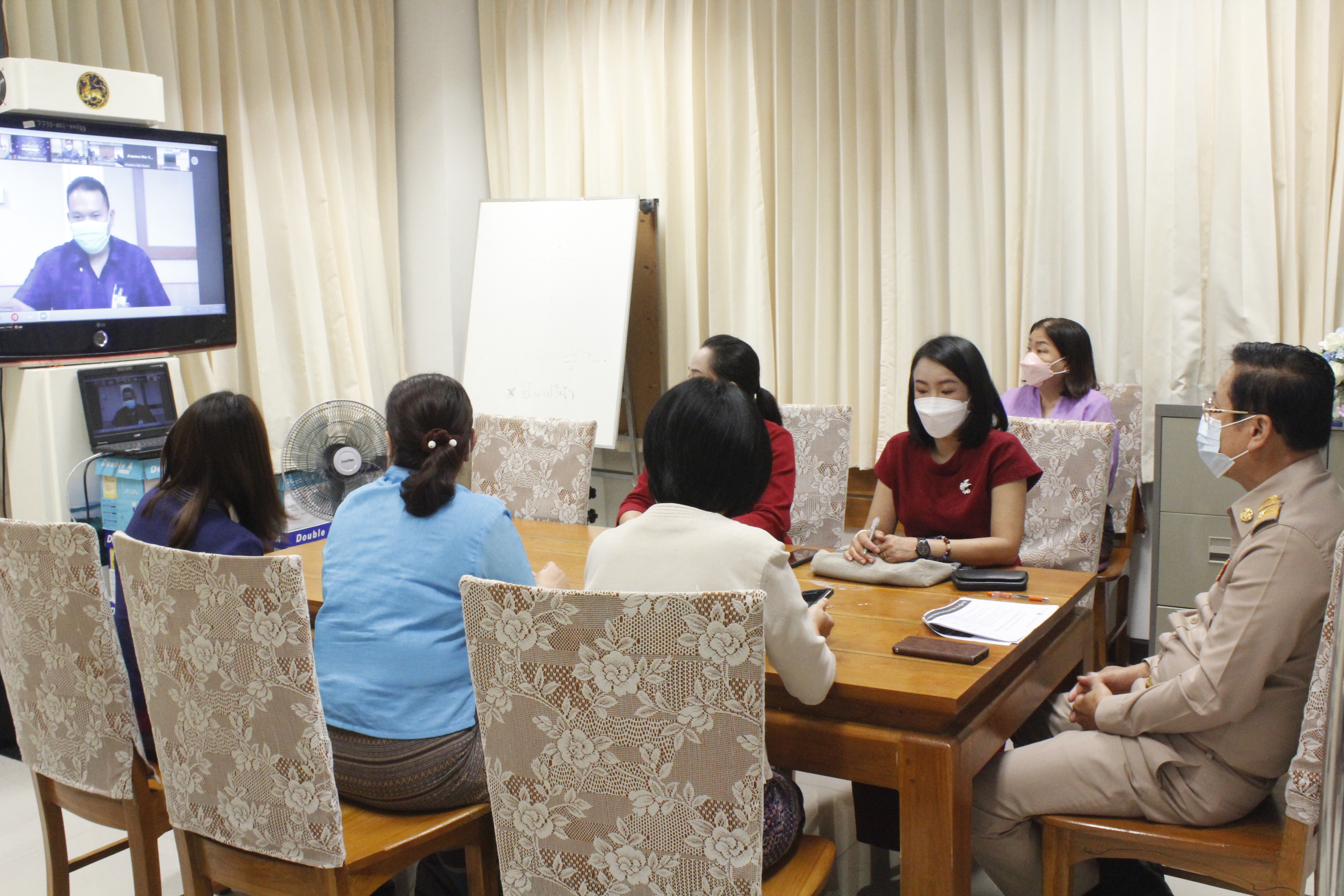 @ที่นี่เมืองน่าน@ พช.น่าน ดำเนินการประเมินบุคคล ผลงาน และความเหมาะสมกับตำแหน่ง (สอบสัมภาษณ์) ในการคัดเลือกบุคคลเข้ารับการประเมินผลงานเพื่อเลื่อนขึ้นแต่งตั้งให้ดำรงตำแหน่ง ประเภทวิชาการ ระดับชำนาญการพิเศษ ตำแหน่งผู้อำนวยการกลุ่มงานประสานและสนับสนุนการบริหารงานพัฒนาชุมชน กรมการพัฒนาชุมชน ประจำปีงบประมาณ พ.ศ.๒๕๖๔