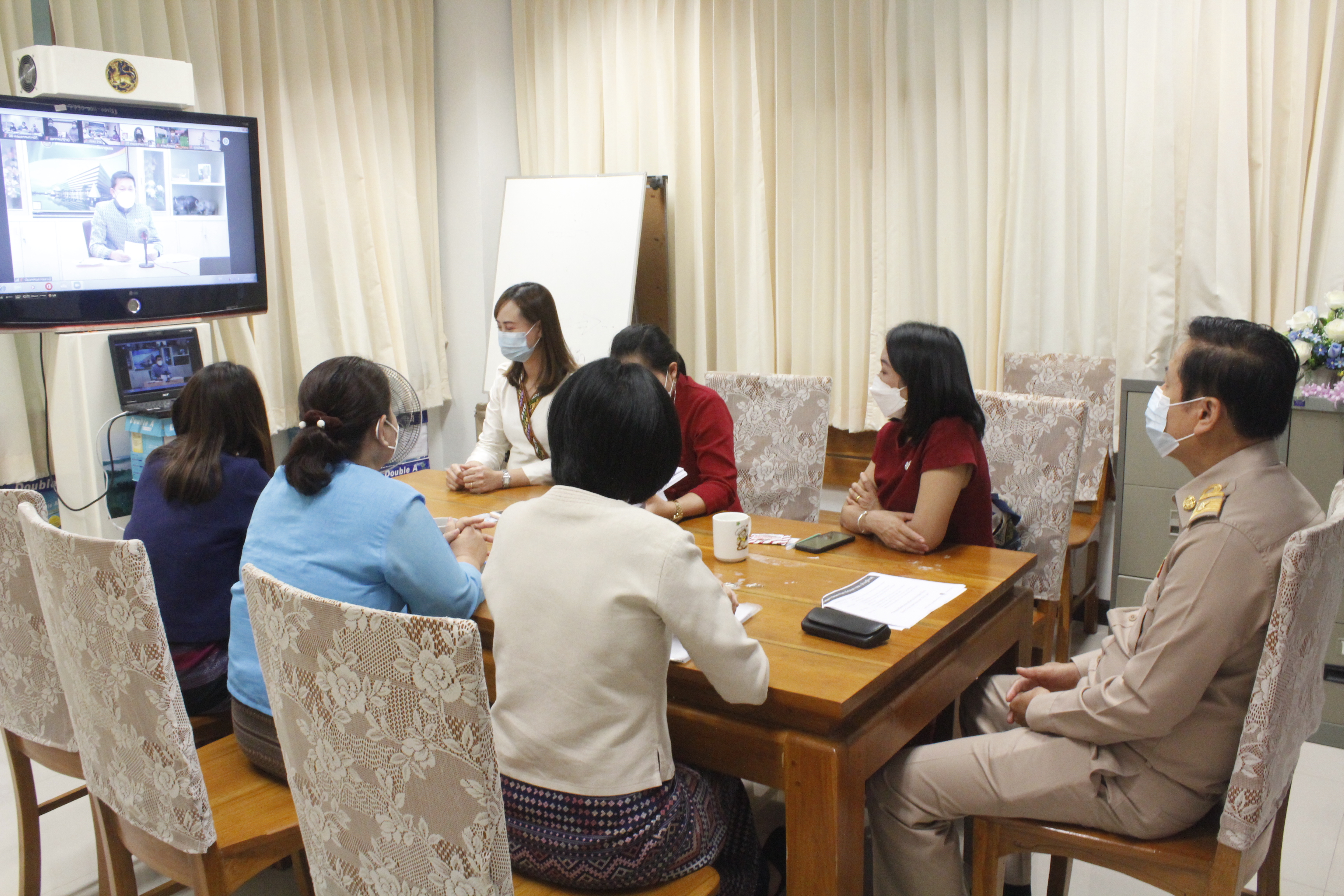 @ที่นี่เมืองน่าน@ พช.น่าน ดำเนินการประเมินบุคคล ผลงาน และความเหมาะสมกับตำแหน่ง (สอบสัมภาษณ์) ในการคัดเลือกบุคคลเข้ารับการประเมินผลงานเพื่อเลื่อนขึ้นแต่งตั้งให้ดำรงตำแหน่ง ประเภทวิชาการ ระดับชำนาญการพิเศษ ตำแหน่งผู้อำนวยการกลุ่มงานประสานและสนับสนุนการบริหารงานพัฒนาชุมชน กรมการพัฒนาชุมชน ประจำปีงบประมาณ พ.ศ.๒๕๖๔