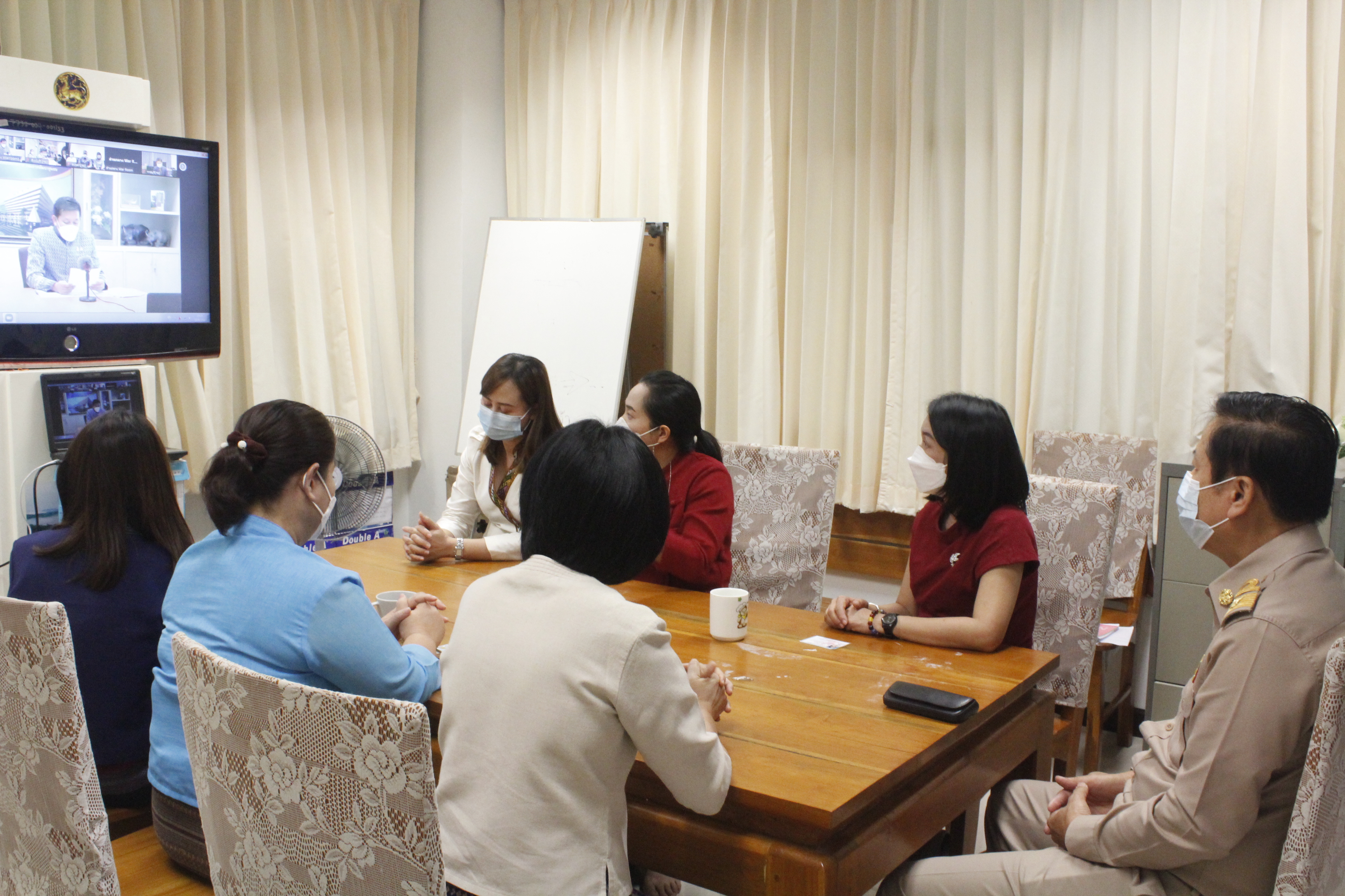 @ที่นี่เมืองน่าน@ พช.น่าน ดำเนินการประเมินบุคคล ผลงาน และความเหมาะสมกับตำแหน่ง (สอบสัมภาษณ์) ในการคัดเลือกบุคคลเข้ารับการประเมินผลงานเพื่อเลื่อนขึ้นแต่งตั้งให้ดำรงตำแหน่ง ประเภทวิชาการ ระดับชำนาญการพิเศษ ตำแหน่งผู้อำนวยการกลุ่มงานประสานและสนับสนุนการบริหารงานพัฒนาชุมชน กรมการพัฒนาชุมชน ประจำปีงบประมาณ พ.ศ.๒๕๖๔