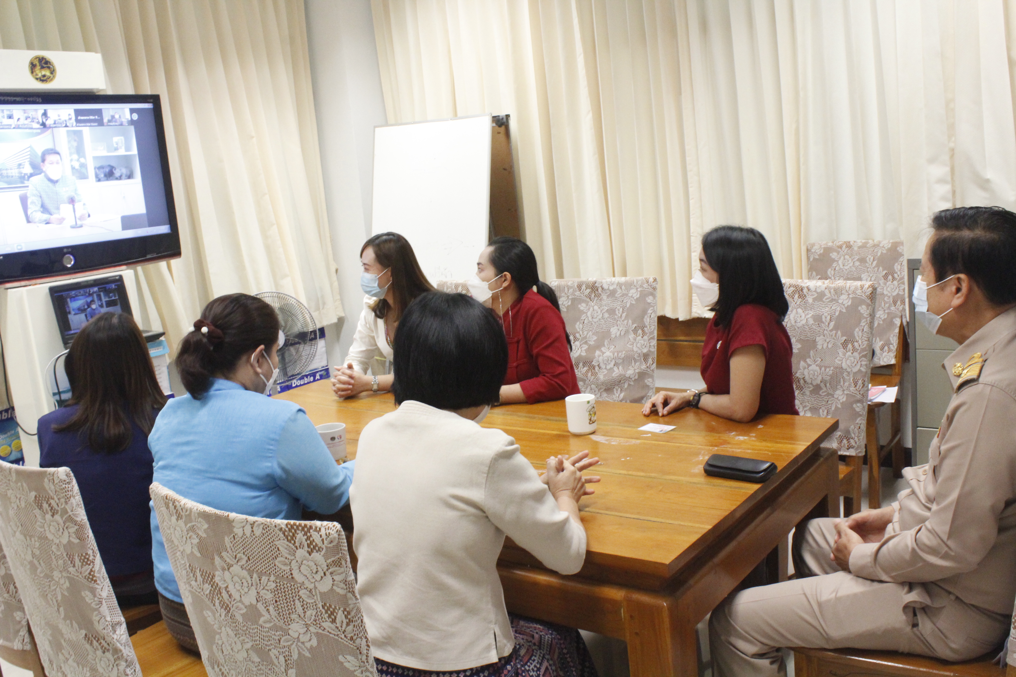 @ที่นี่เมืองน่าน@ พช.น่าน ดำเนินการประเมินบุคคล ผลงาน และความเหมาะสมกับตำแหน่ง (สอบสัมภาษณ์) ในการคัดเลือกบุคคลเข้ารับการประเมินผลงานเพื่อเลื่อนขึ้นแต่งตั้งให้ดำรงตำแหน่ง ประเภทวิชาการ ระดับชำนาญการพิเศษ ตำแหน่งผู้อำนวยการกลุ่มงานประสานและสนับสนุนการบริหารงานพัฒนาชุมชน กรมการพัฒนาชุมชน ประจำปีงบประมาณ พ.ศ.๒๕๖๔