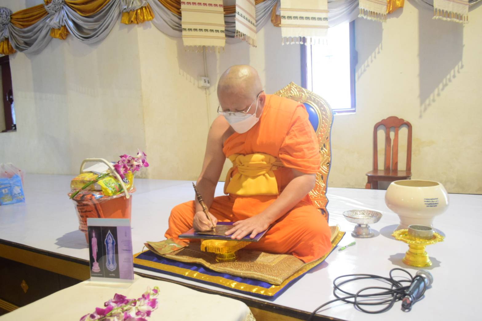 @ที่นี่เมืองน่าน@ พช.น่าน : ร่วมพิธีจารอักขระแผ่นโลหะมงคล เพื่อเตรียมการจัดพิธีหล่อพระพุทธรูป และเหรียญพระพุทธพัฒนปชานาถ เนื่องในโอกาสครบรอบ 60 ปี สถาปนากรมการพัฒนาชุมชน