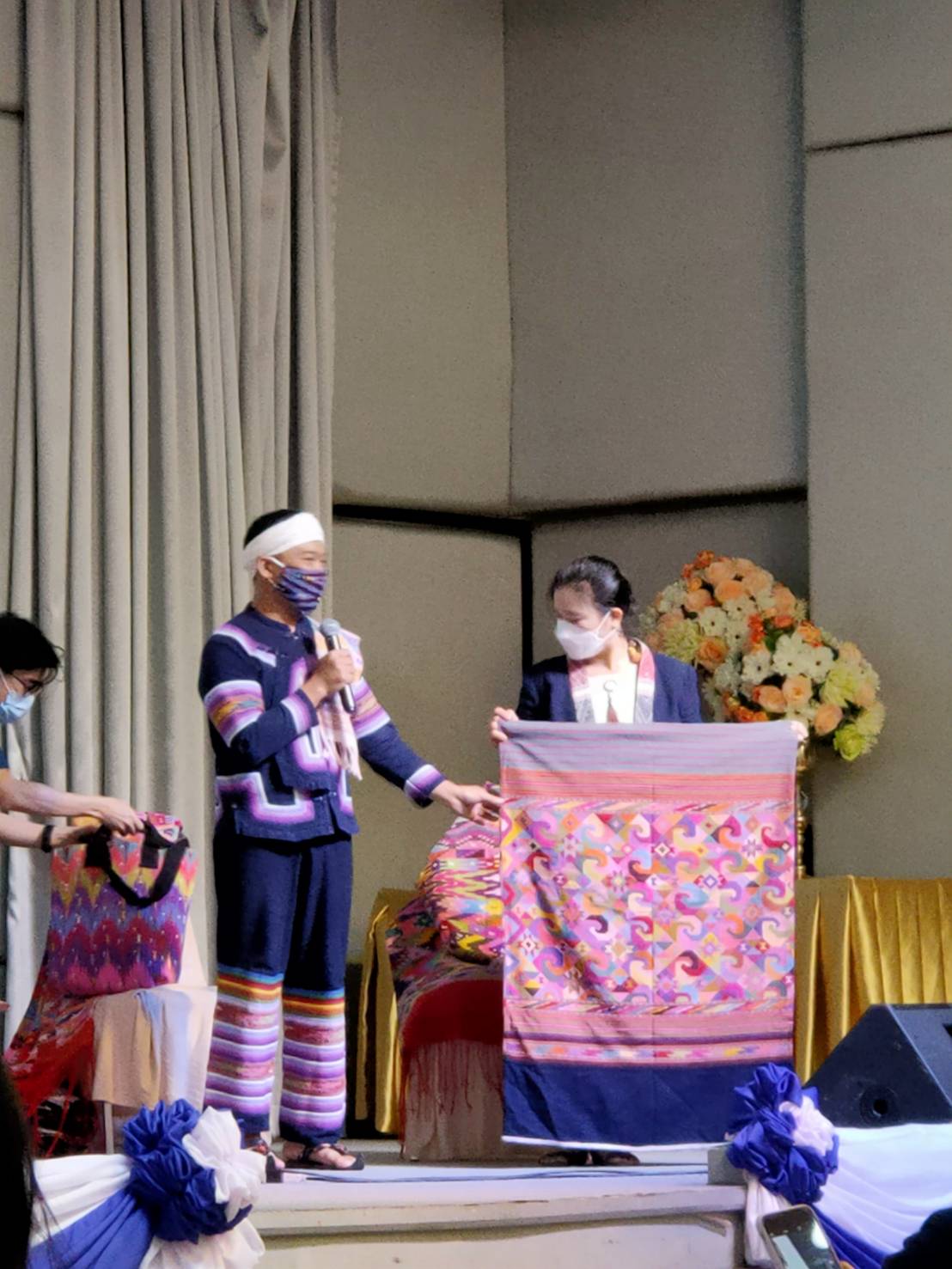 @ที่นี่เมืองน่าน@ พช.น่าน ร่วมประชุมสัมมนากิจกรรมการศึกษาและรวบรวมข้อมูลมรดกวัฒนธรรมผ้าล้านนาตะวันออกตามโครงการบูรณาการการท่องเที่ยวกลุ่มจังหวัด