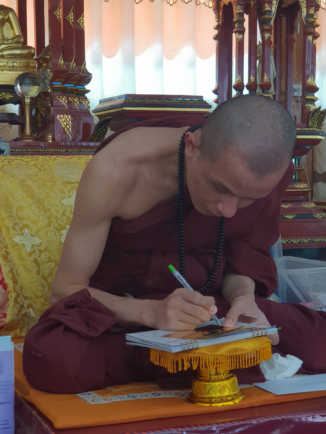 @ที่นี่เมืองน่าน@ พช.น่าน : ทำพิธีจารอักขระแผ่นโลหะมงคล เพื่อเตรียมการจัดพิธีหล่อพระพุทธรูป และเหรียญพระพุทธพัฒนปชานาถ เนื่องในโอกาสครบรอบ 60 ปี สถาปนากรมการพัฒนาชุมชน