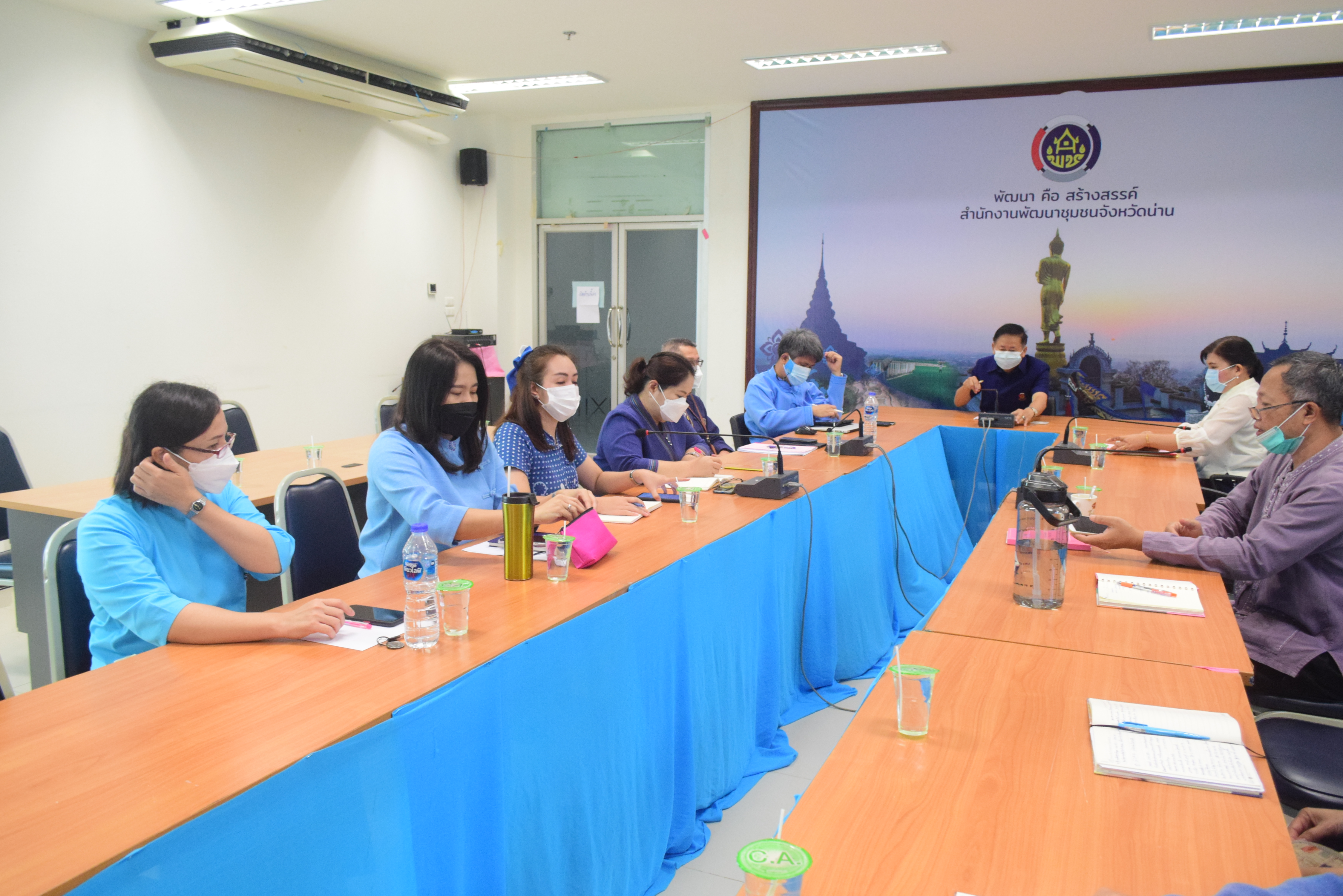 @ที่นี่เมืองน่าน@ พช.น่าน ร่วมรับฟังการประชุมมอบนโยบายการขับเคลื่อนงานพัฒนาชุมชน ประจำปี 2565 ผ่านระบบการประชุมทางไกล (Video Conference)