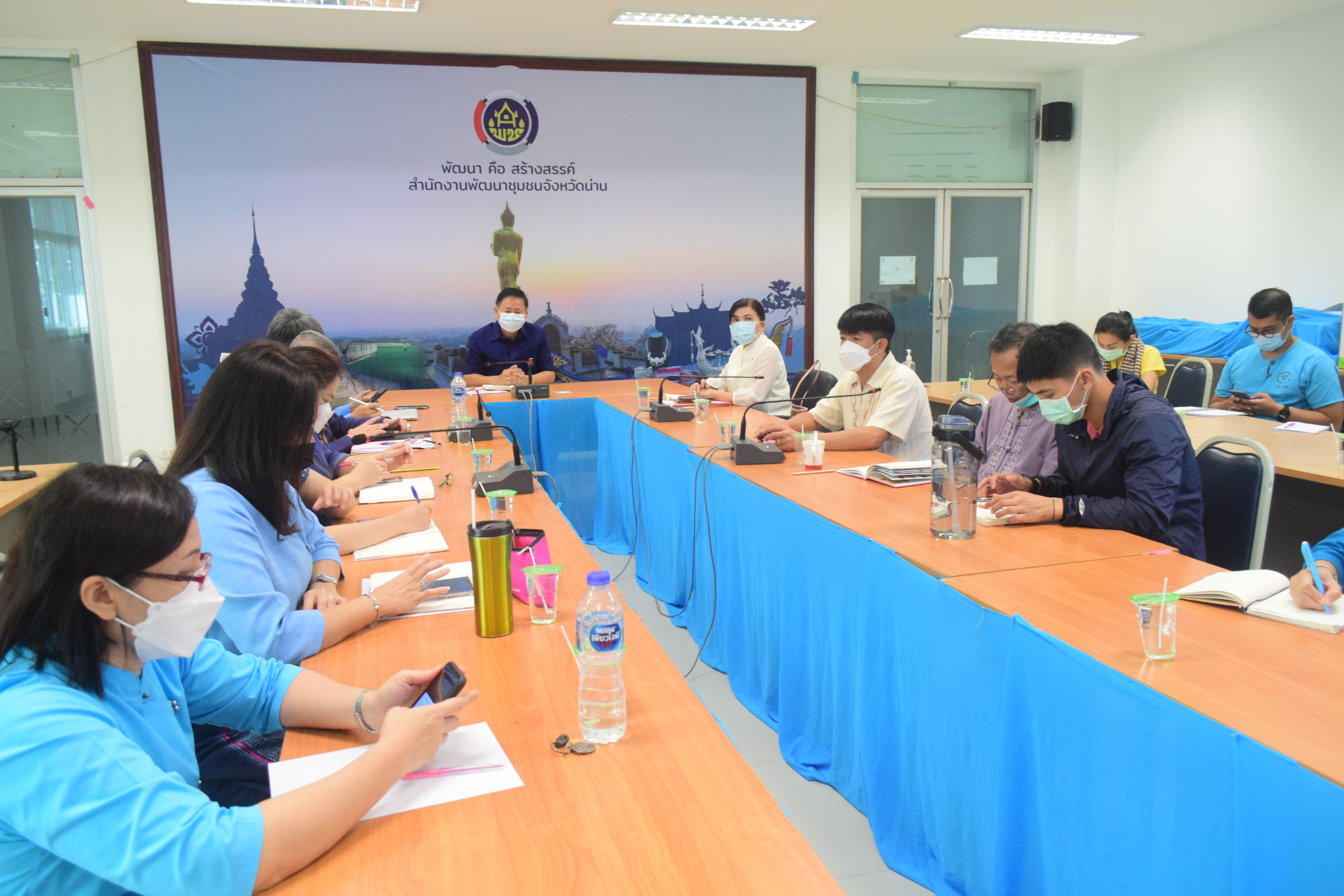 @ที่นี่เมืองน่าน@ พช.น่าน ร่วมรับฟังการประชุมมอบนโยบายการขับเคลื่อนงานพัฒนาชุมชน ประจำปี 2565 ผ่านระบบการประชุมทางไกล (Video Conference)