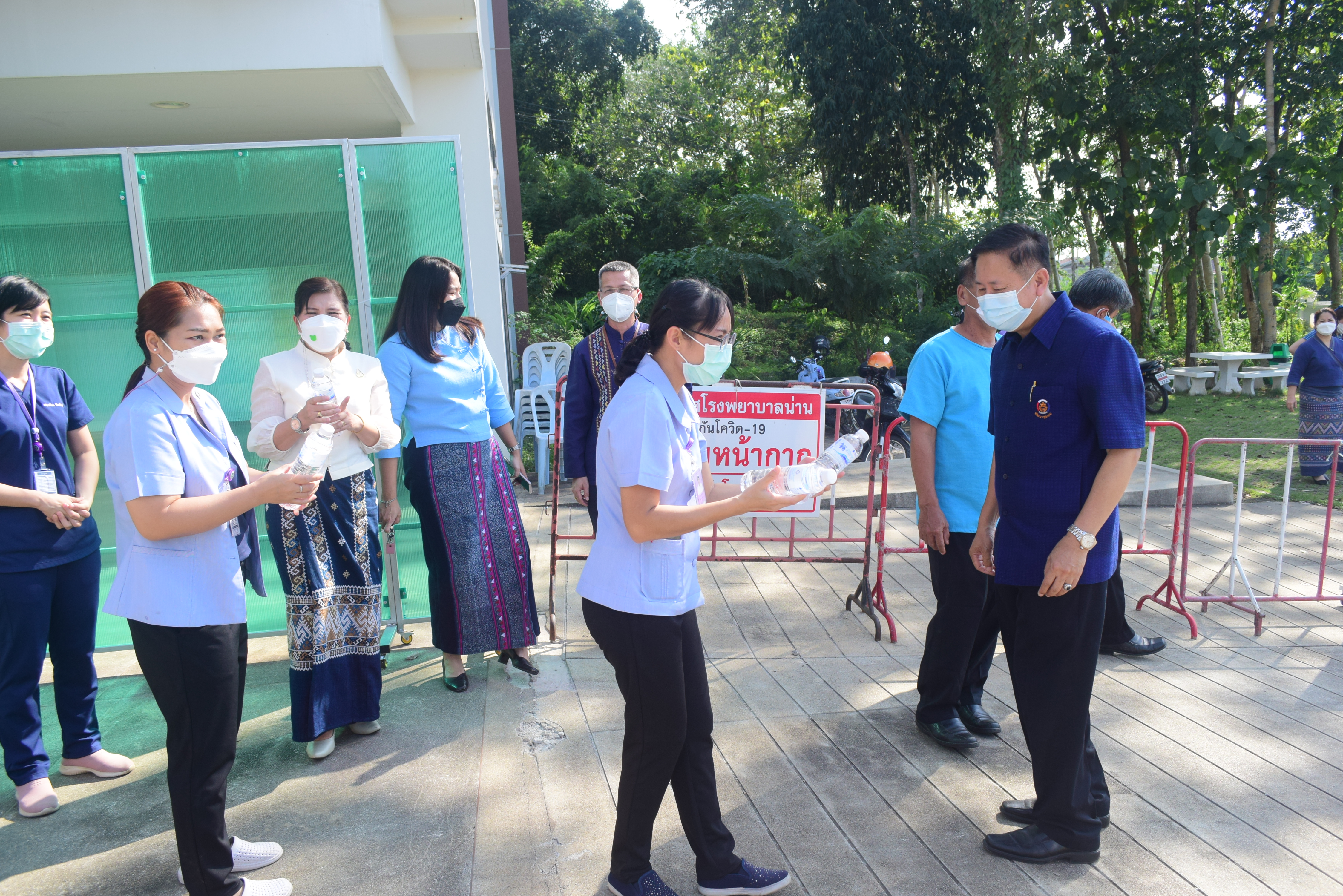 @ที่นี่เมืองน่าน@ สอ.พช. น่าน ดำเนินการโครงการส่งเสริมความสัมพันธ์ สอ.พช. ประจำปี 2564 ด้านสังคมและสิ่งแวดล้อม กิจกรรมสาธารณประโยชน์   