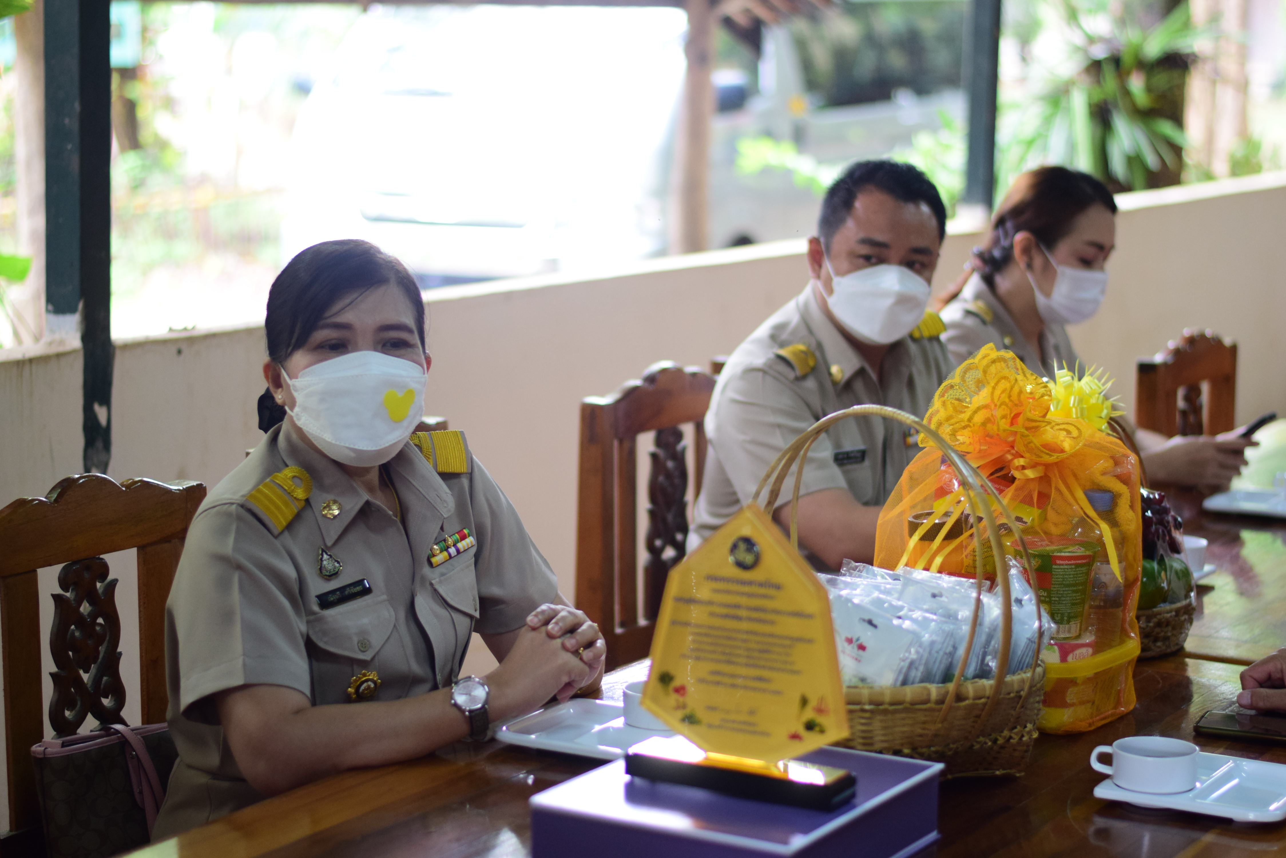 @ที่นี่เมืองน่าน@ พช.น่าน ร่วมถวายโล่รางวัลเชิดชูเกียรติบุคคลต้นแบบการน้อมนำแนวพระราชดำริของสมเด็จพระกนิษฐาธิราชเจ้า กรมสมเด็จพระเทพรัตนราชสุดาฯสยามบรมราชกุมารี สร้างความมั่นคงทางอาหารสู่ปฏิบัติการ 90 วันปลูกผักสวนครัวเพื่อสร้างความมั่นคงทางอาหาร รอบ 2  ประเภทผู้นำทางศาสนา เขตตรวจราชการที่ 16